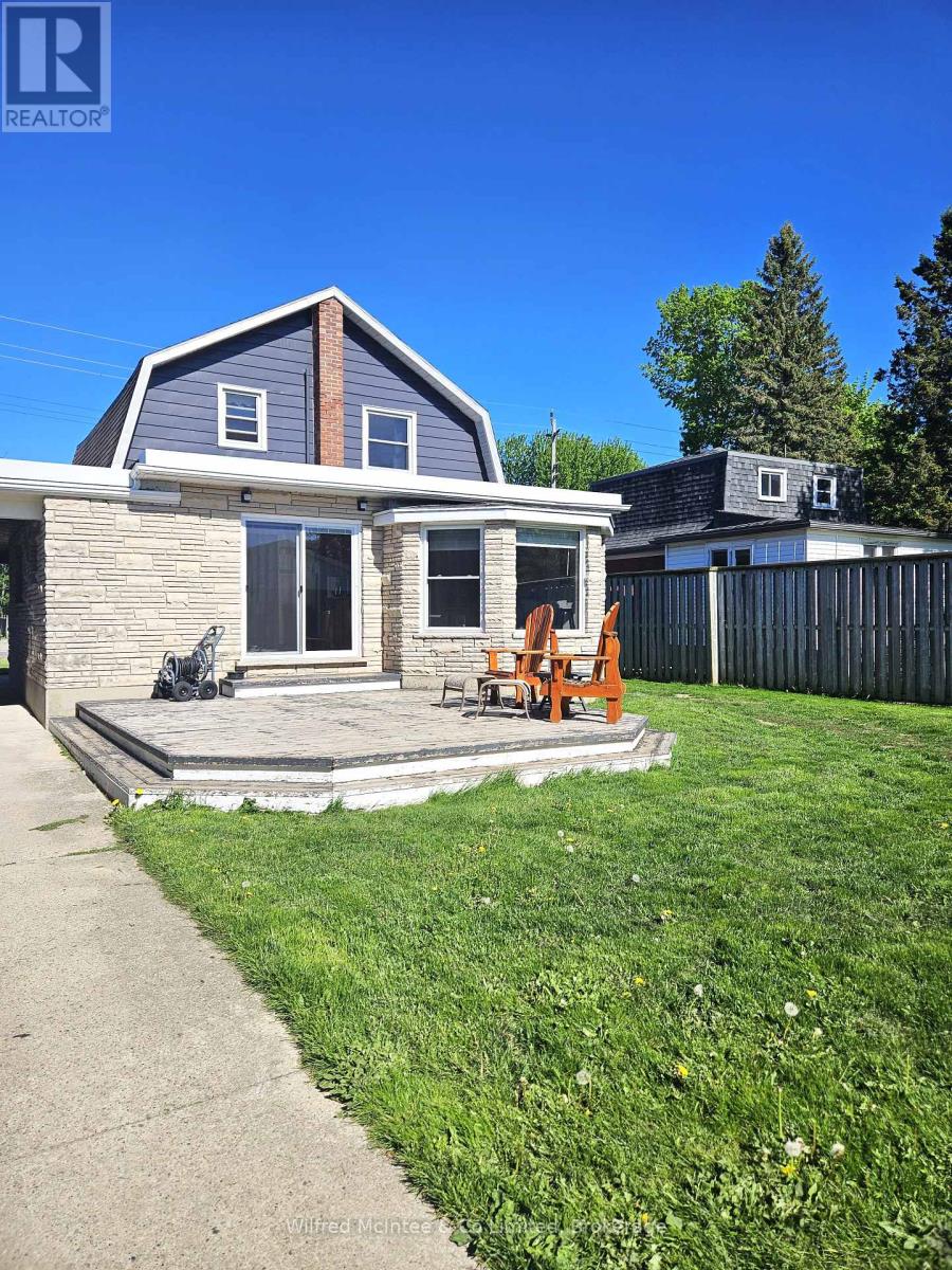 958 6TH AVENUE W - 2