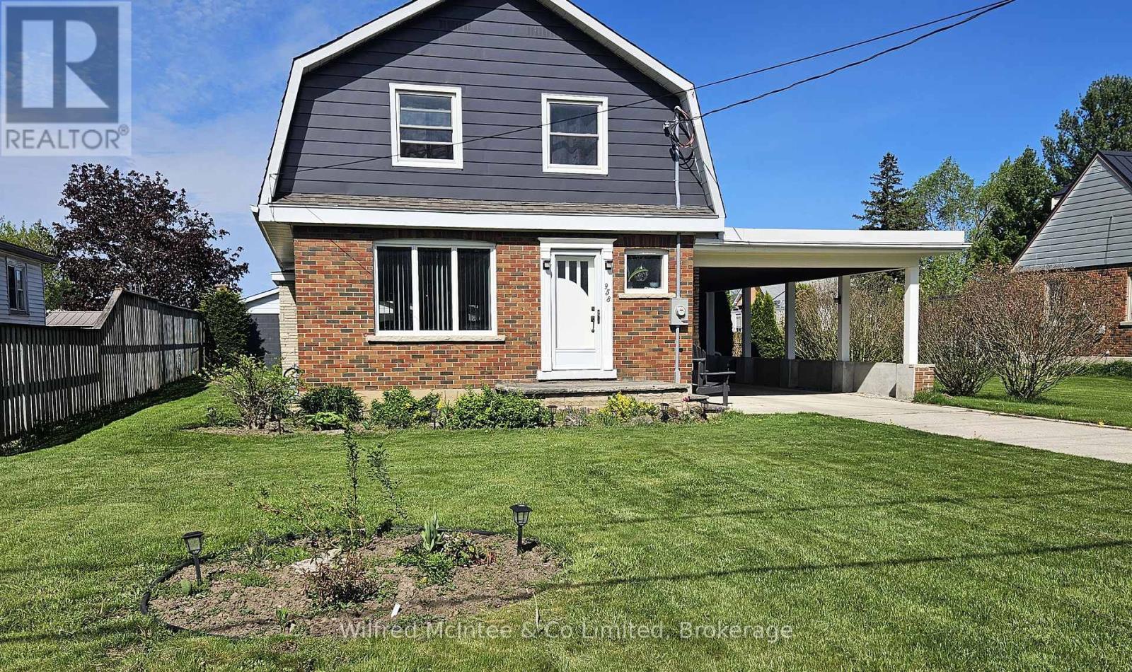 958 6TH AVENUE W - 22
