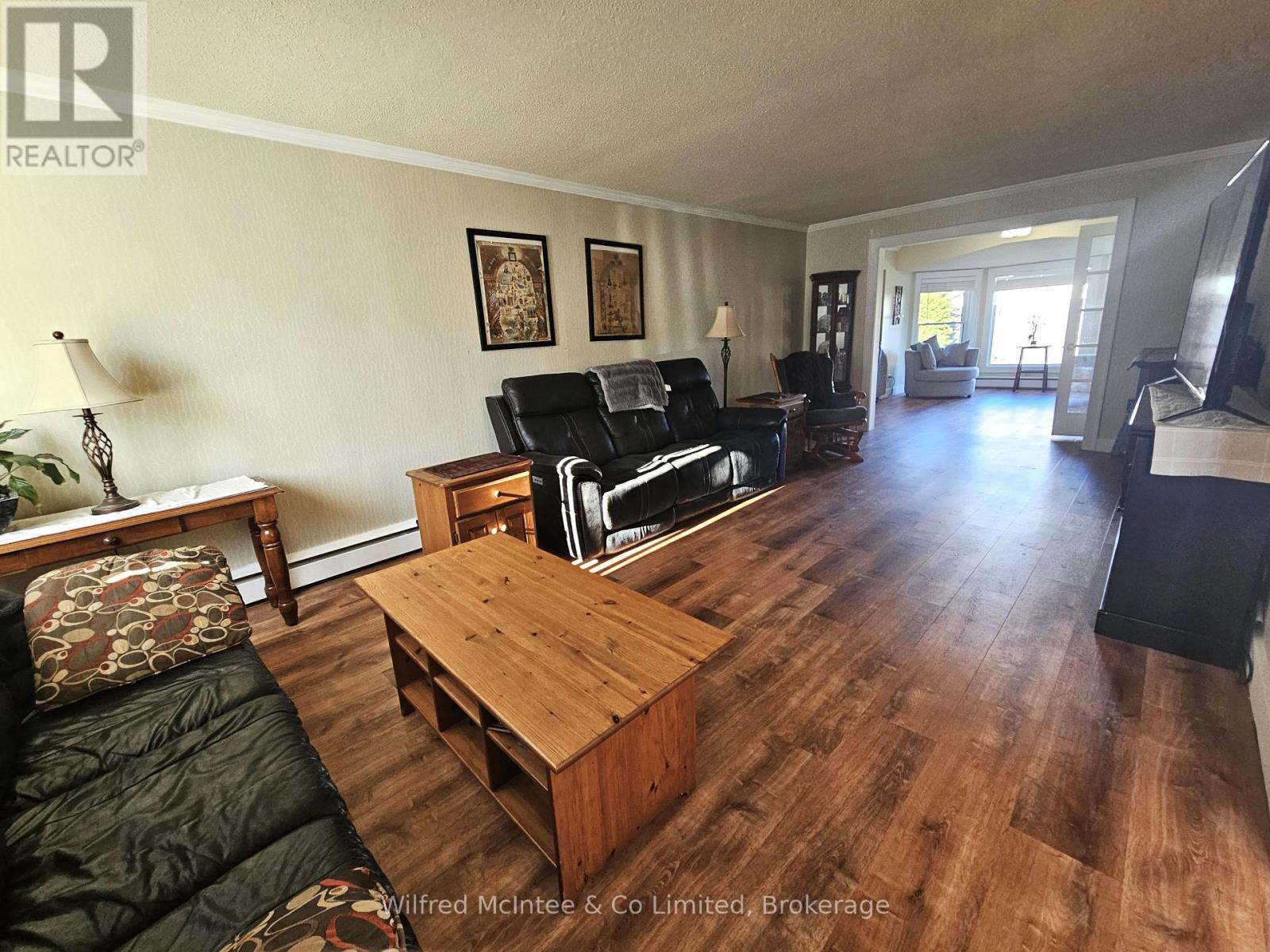 958 6TH AVENUE W - 5