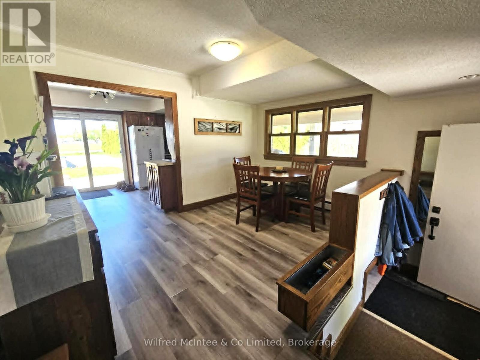 958 6TH AVENUE W - 6