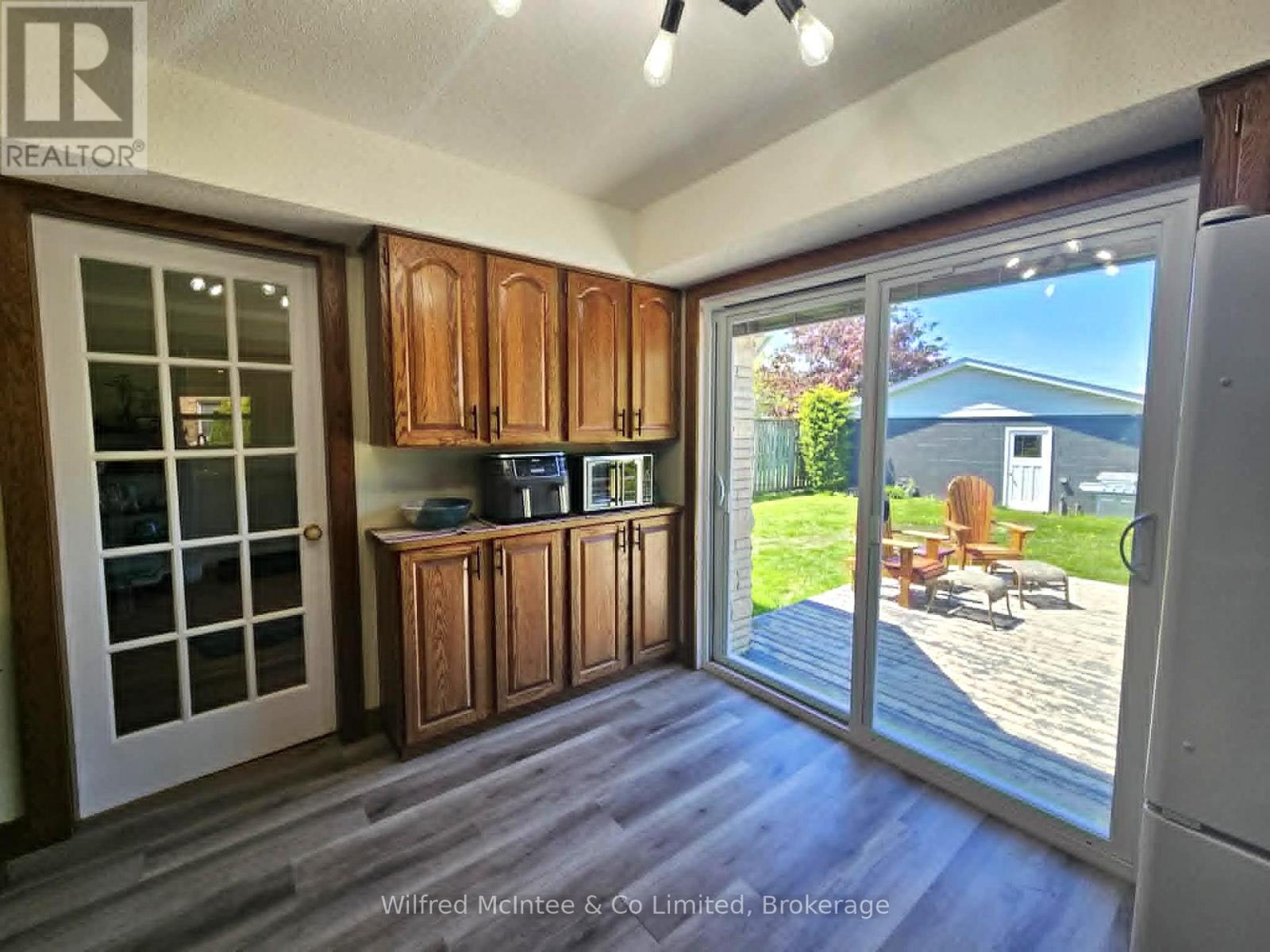 958 6TH AVENUE W - 9