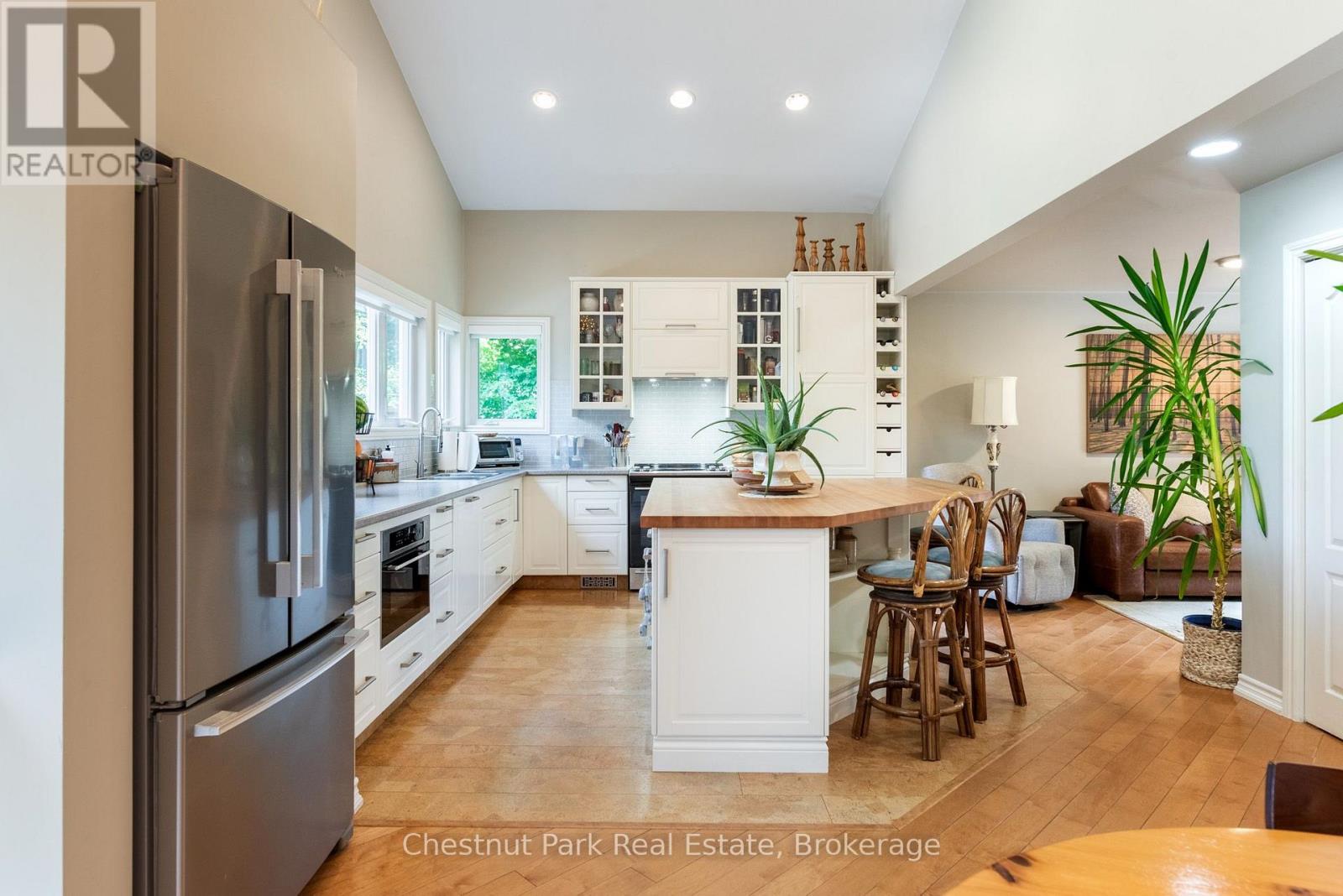 253 CHAPMAN DRIVE - 23