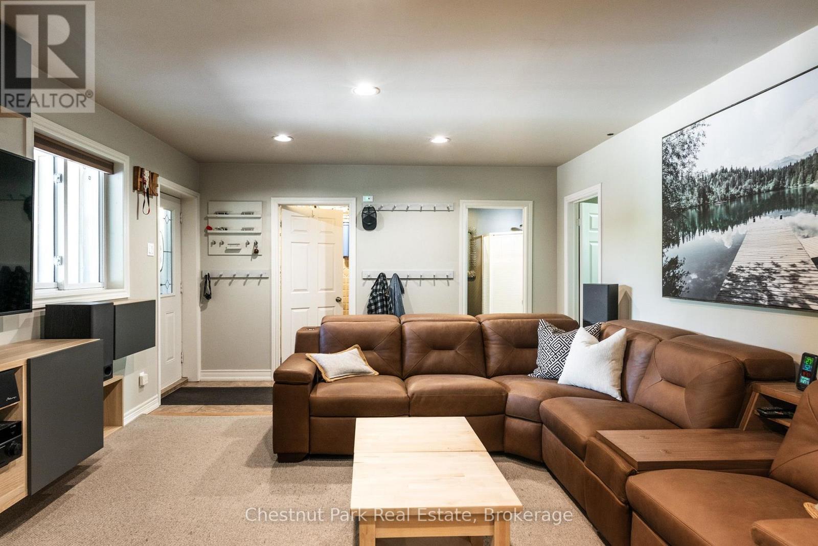 253 CHAPMAN DRIVE - 37
