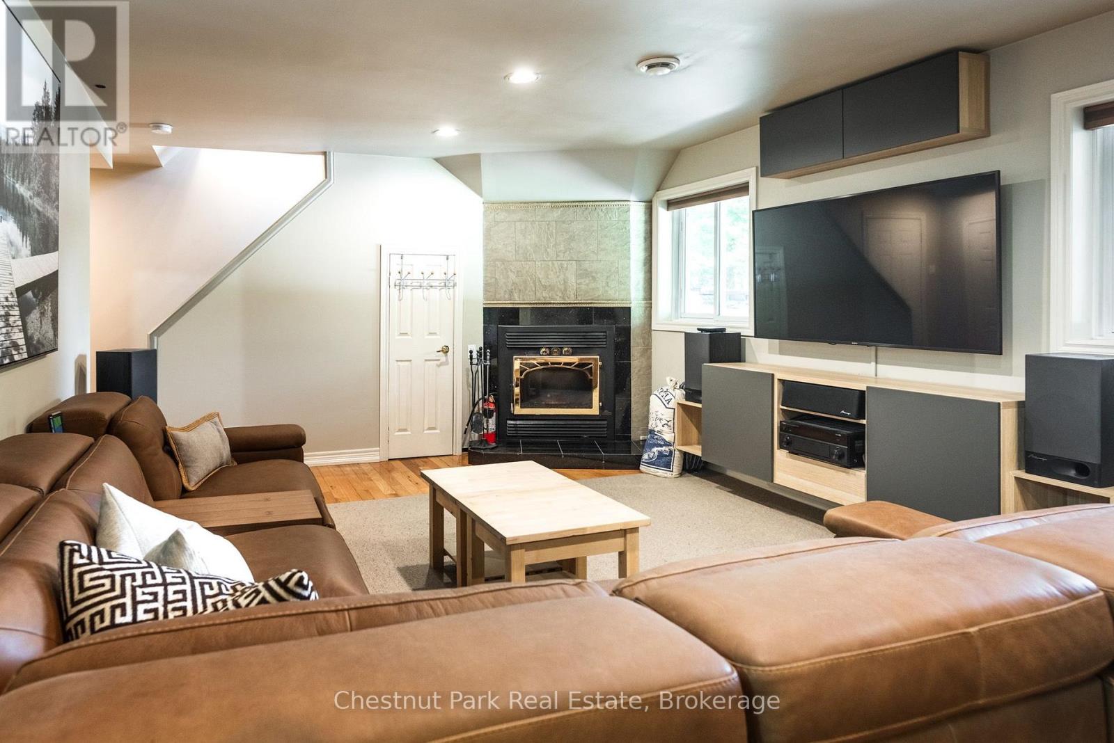 253 CHAPMAN DRIVE - 38