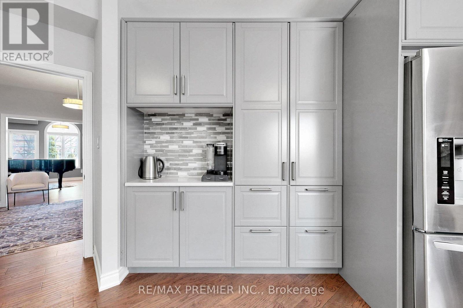 124 KINGSVIEW DRIVE - 11