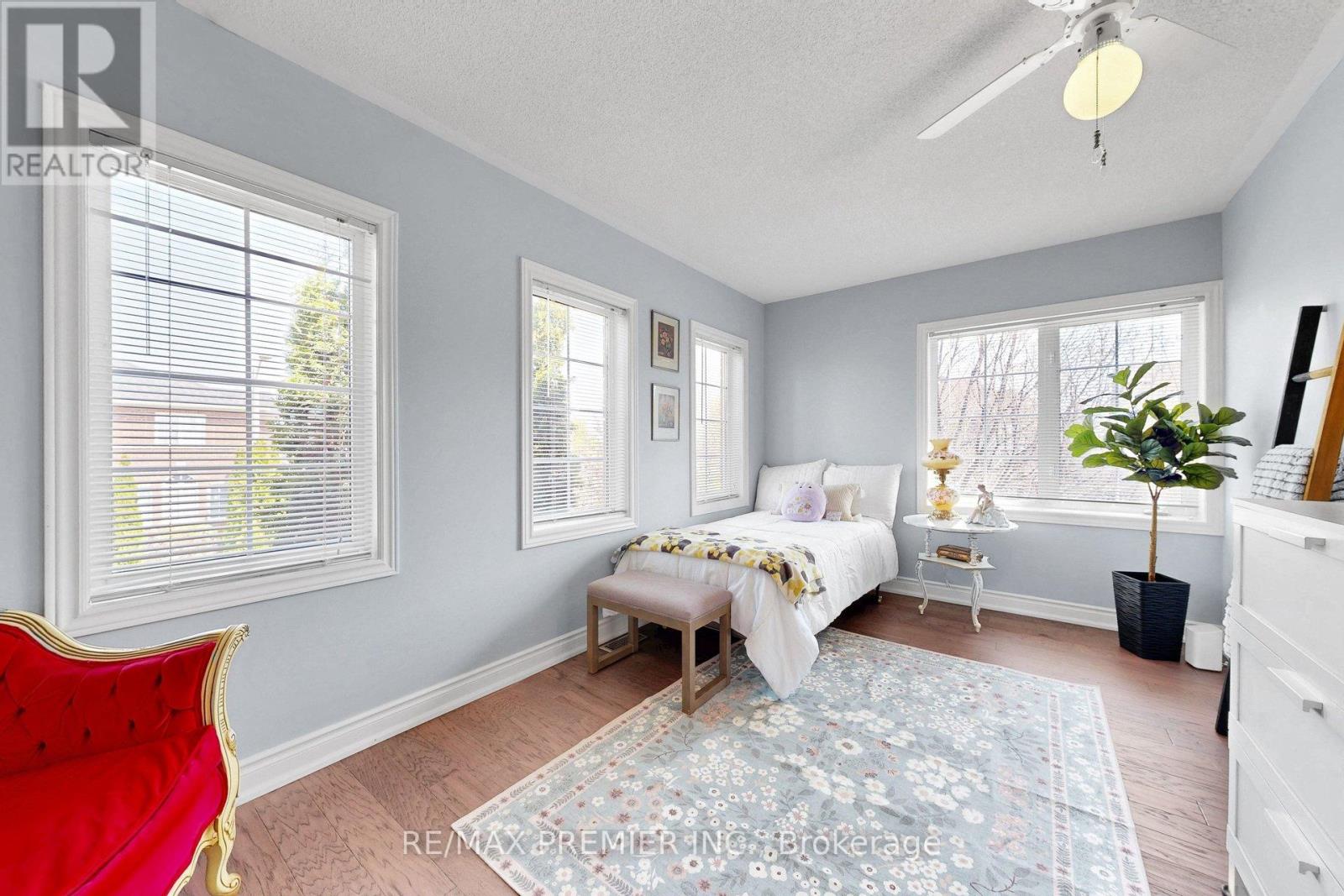 124 KINGSVIEW DRIVE - 16