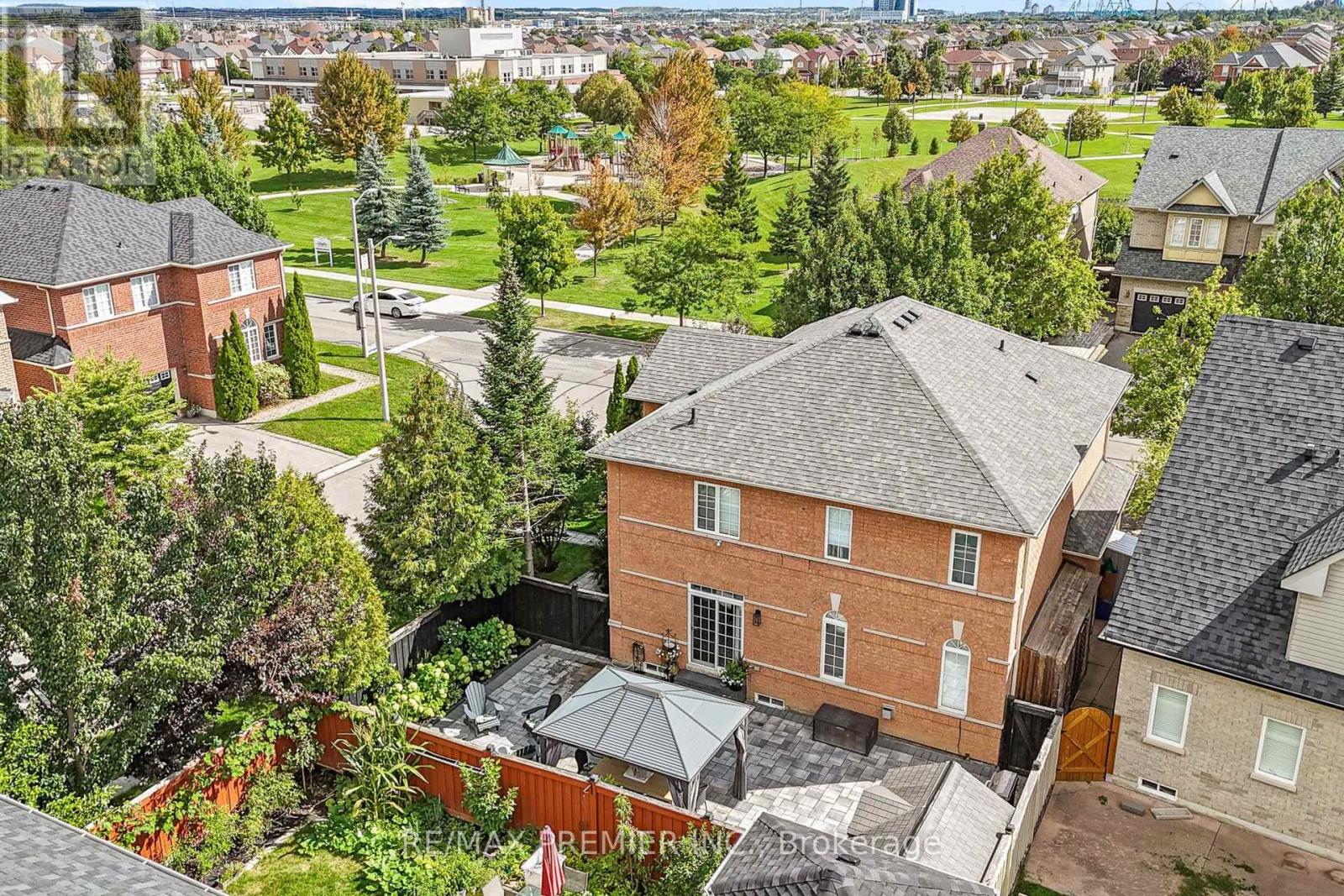 124 KINGSVIEW DRIVE - 34