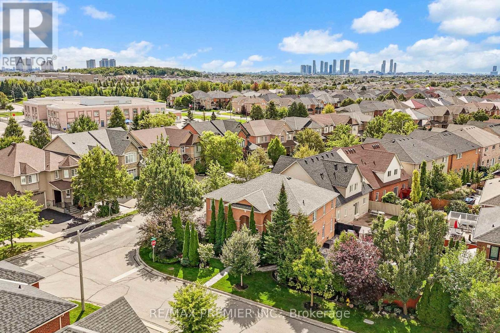 124 KINGSVIEW DRIVE - 37