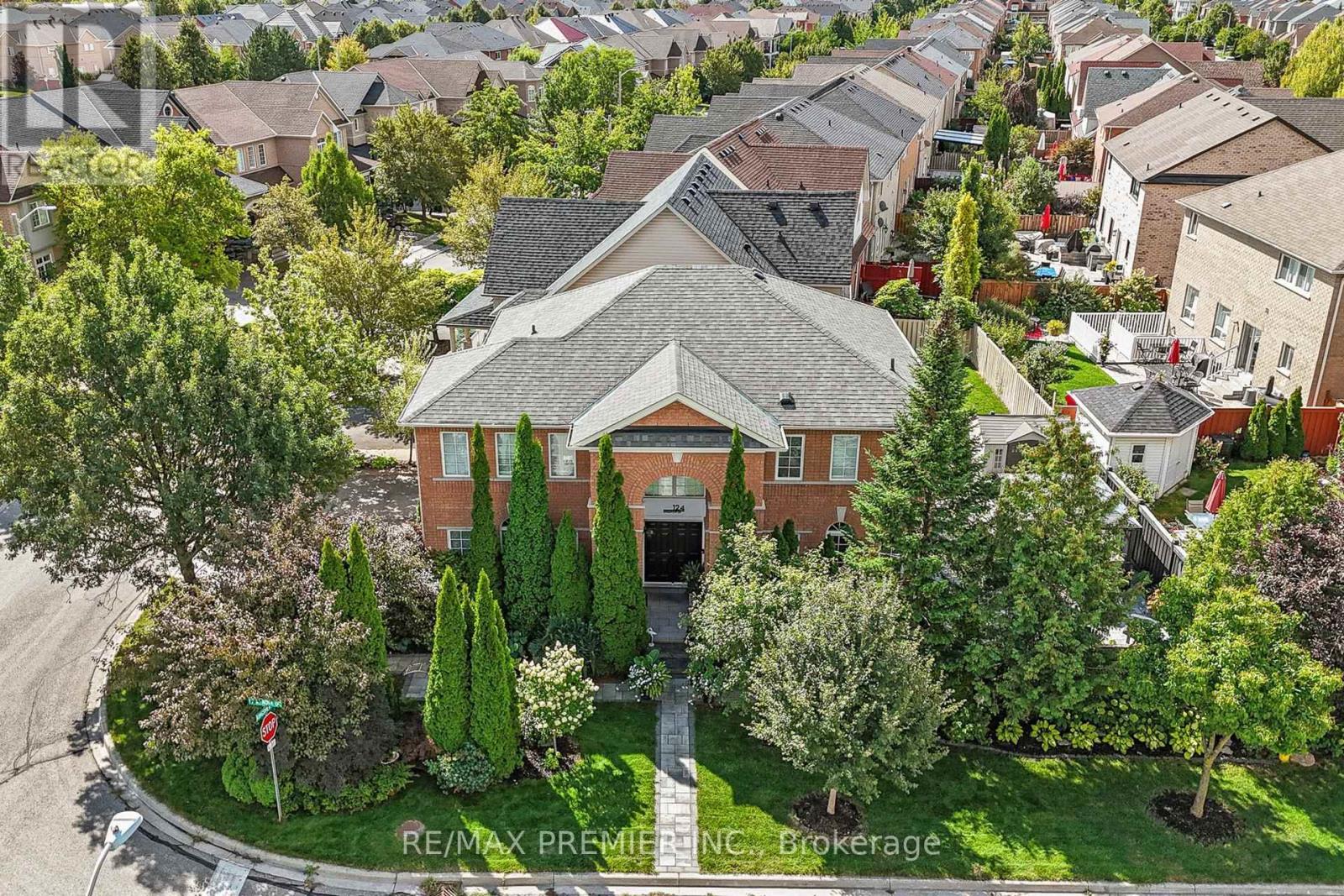 124 KINGSVIEW DRIVE - 40