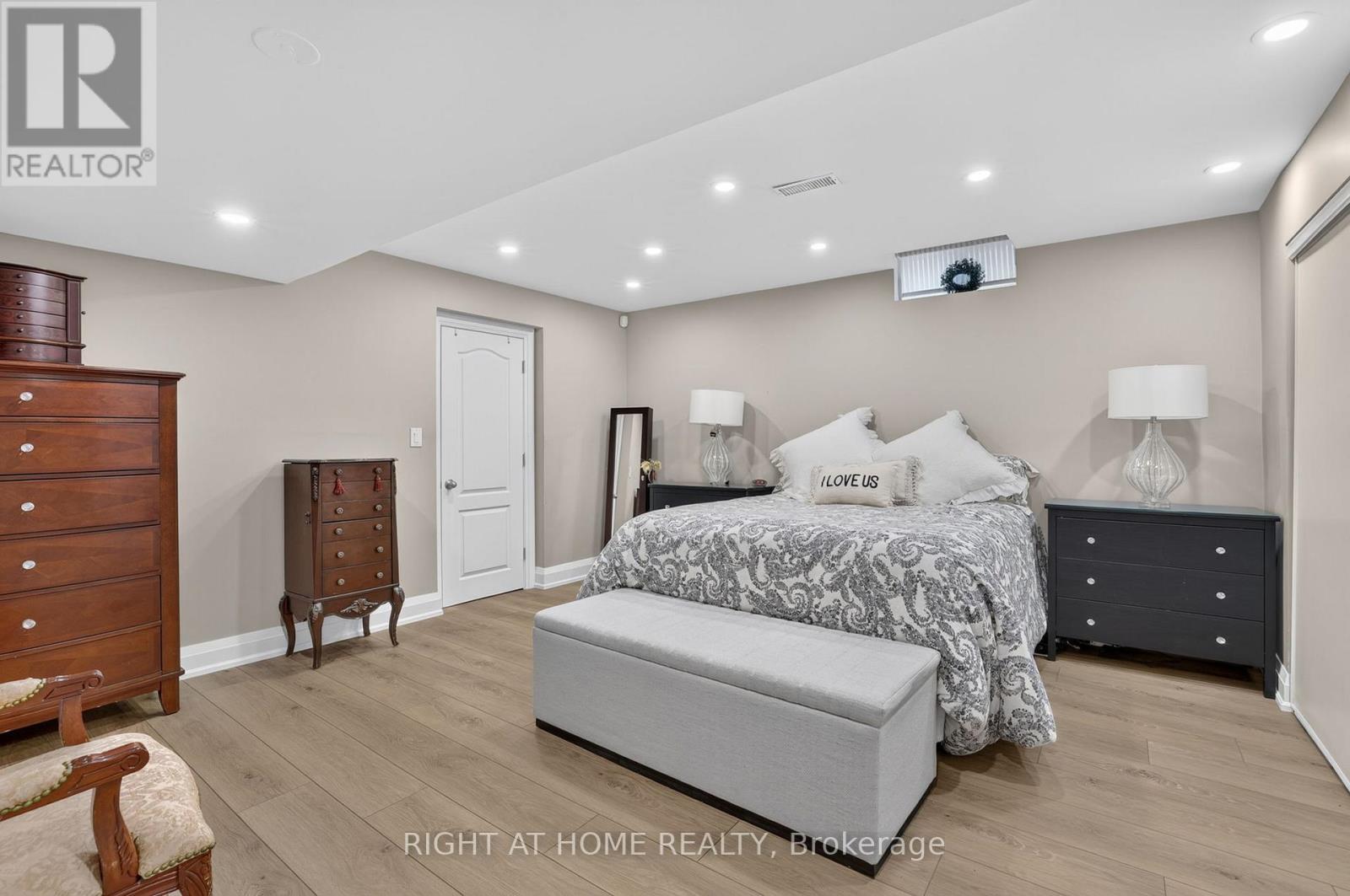 66 SANREMO COURT - Image 33