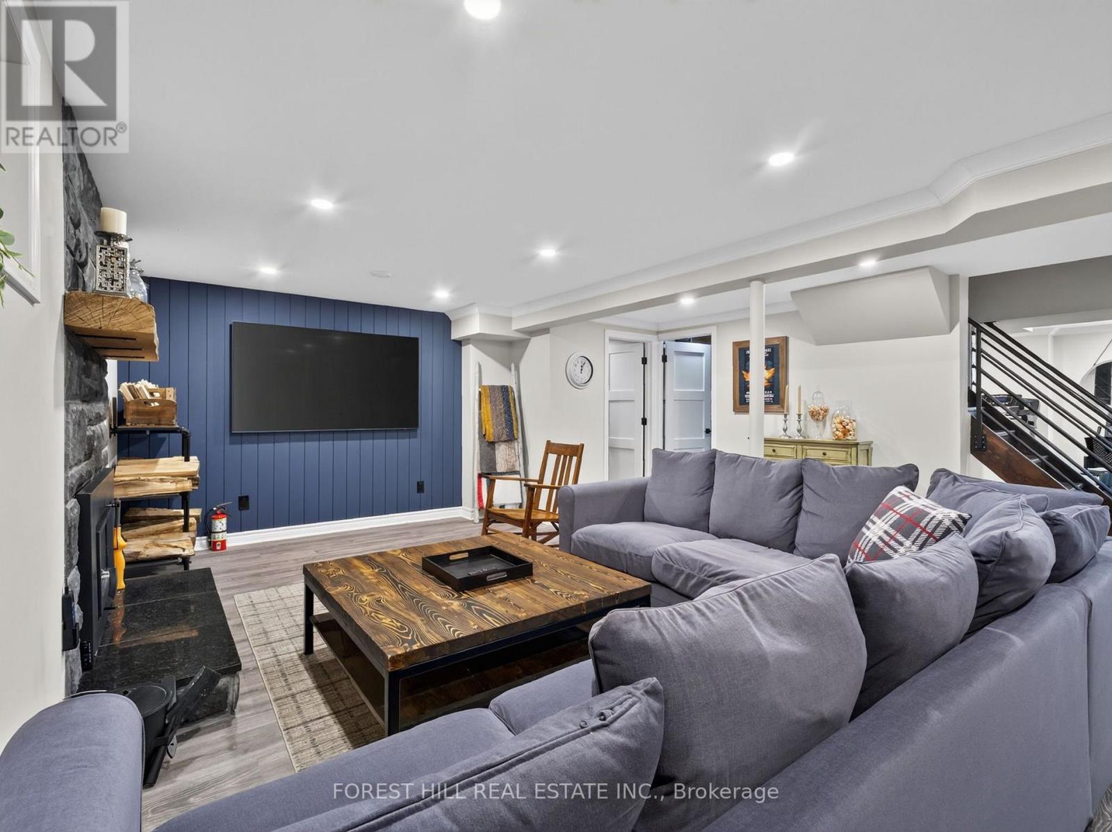 9 TOMLIN CRESCENT - 30