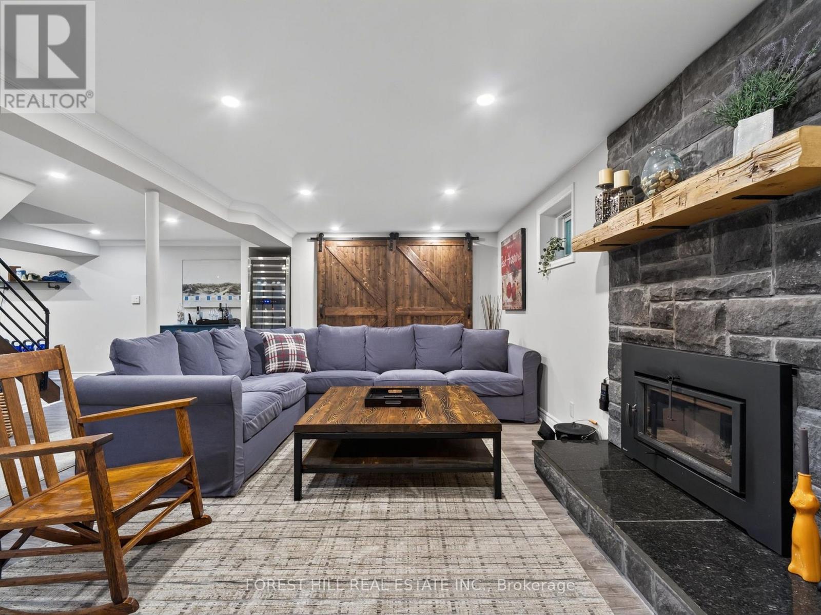 9 TOMLIN CRESCENT - 31