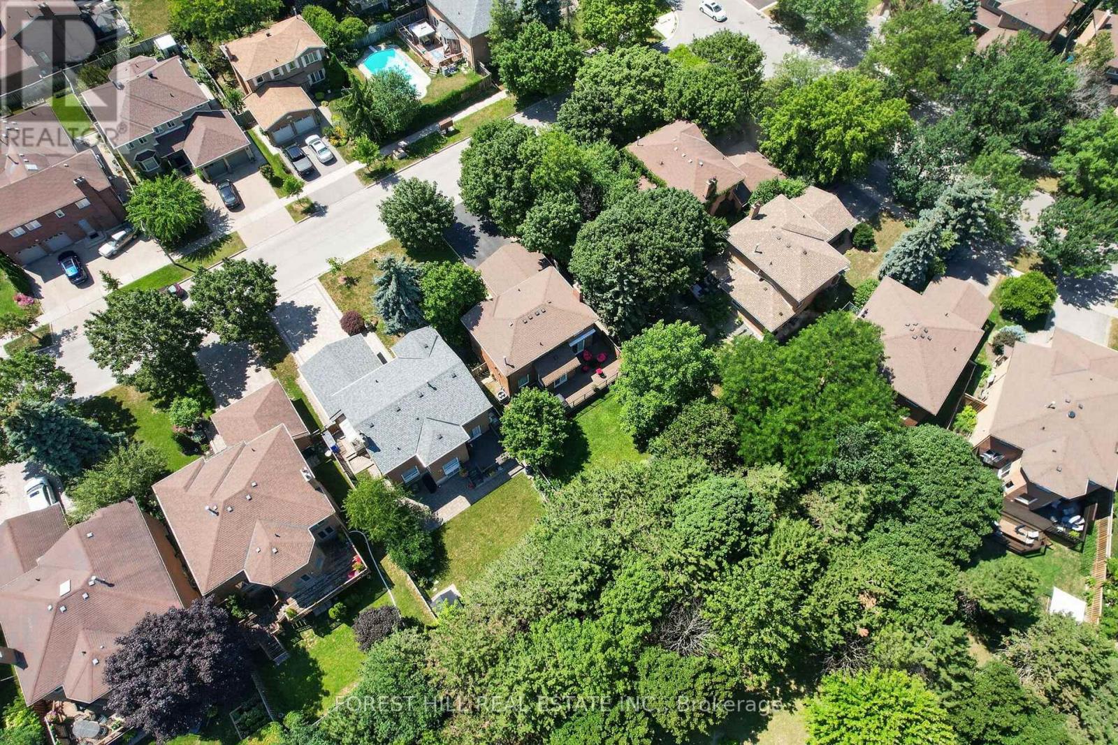 9 TOMLIN CRESCENT - 44