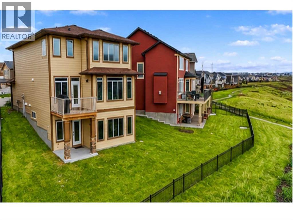 30 Evansborough View NW, Evanston, Calgary photo 3