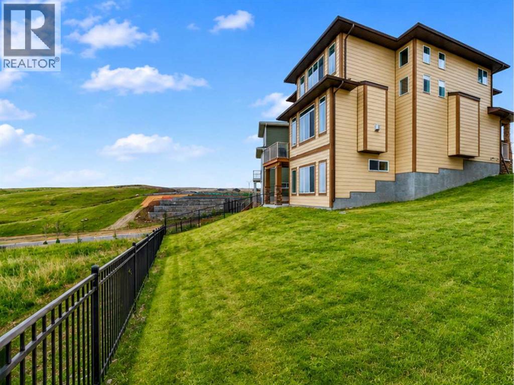 30 Evansborough View NW, Evanston, Calgary photo 4