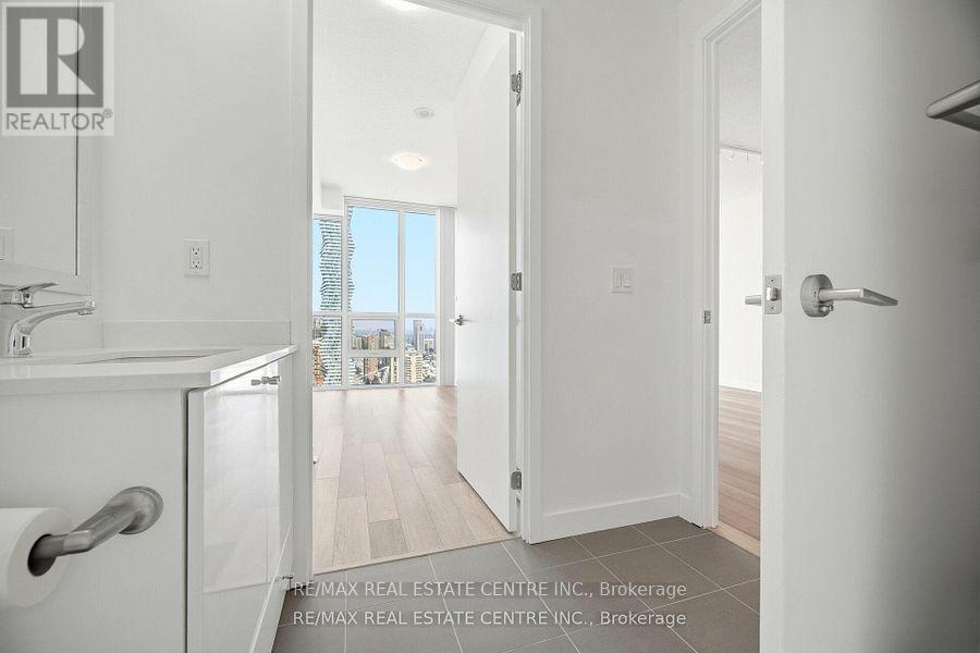 #2910 3975 GRAND PARK DRIVE E - 28
