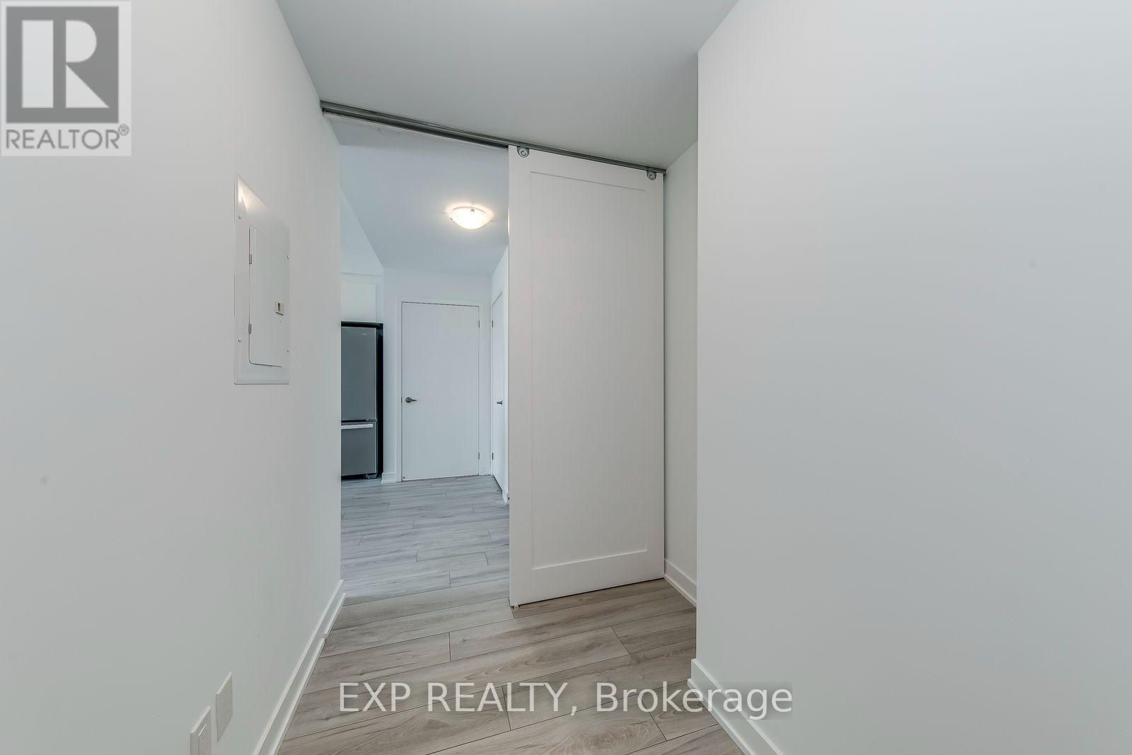 #1605 1035 SOUTHDOWN ROAD - 22