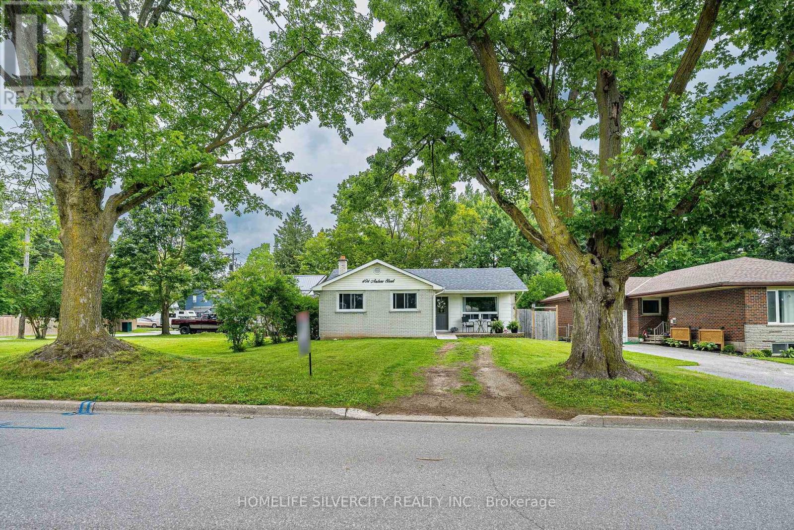 404 ANDREW STREET - 3