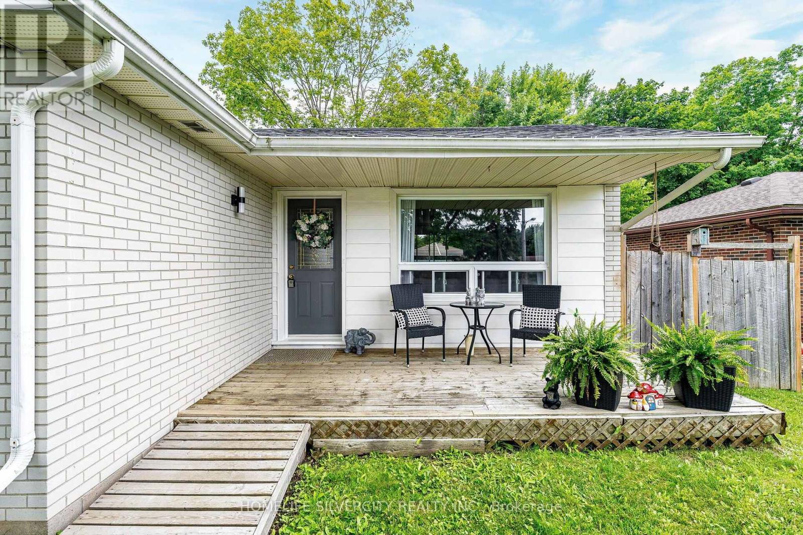 404 ANDREW STREET - 4