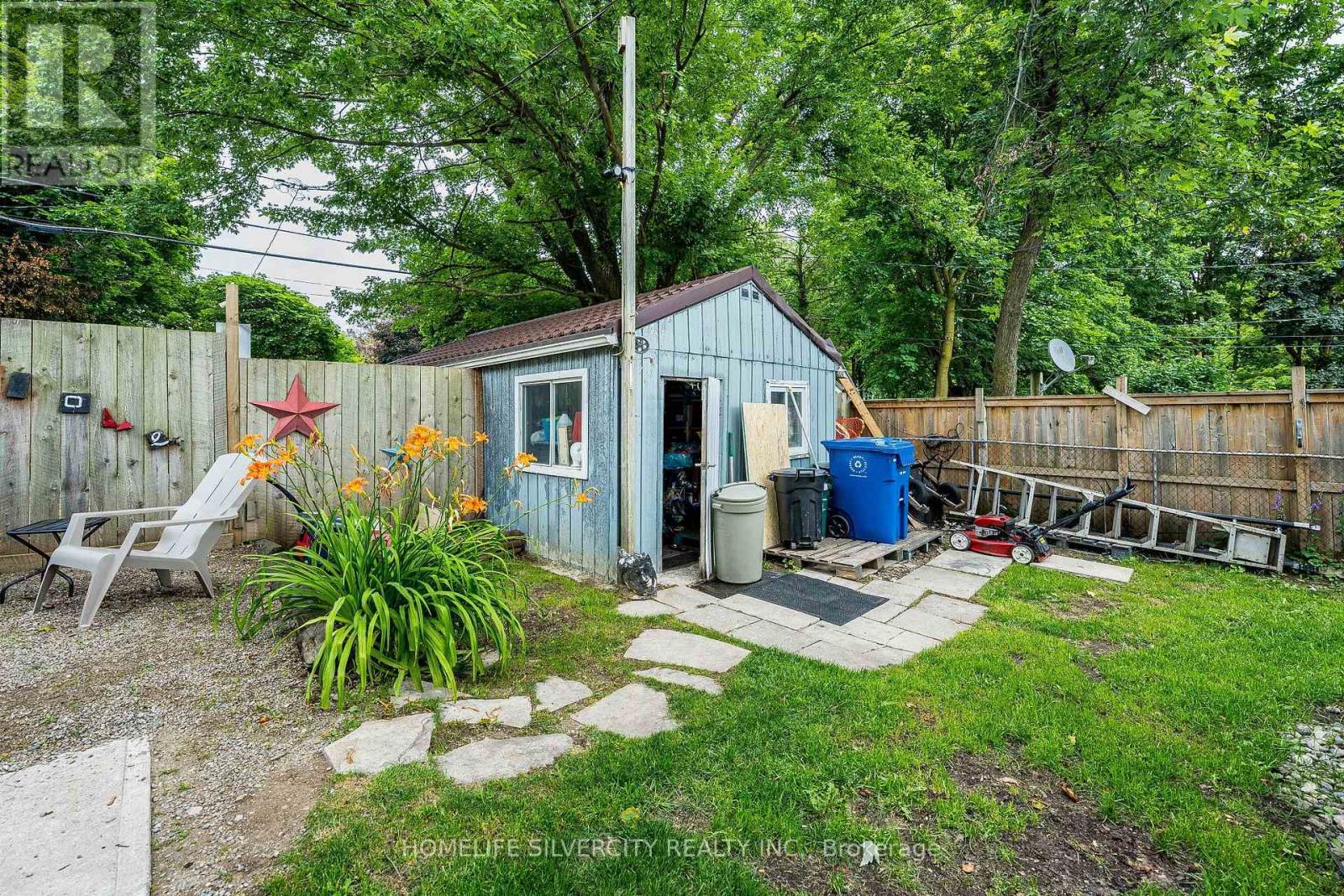 404 ANDREW STREET - 47