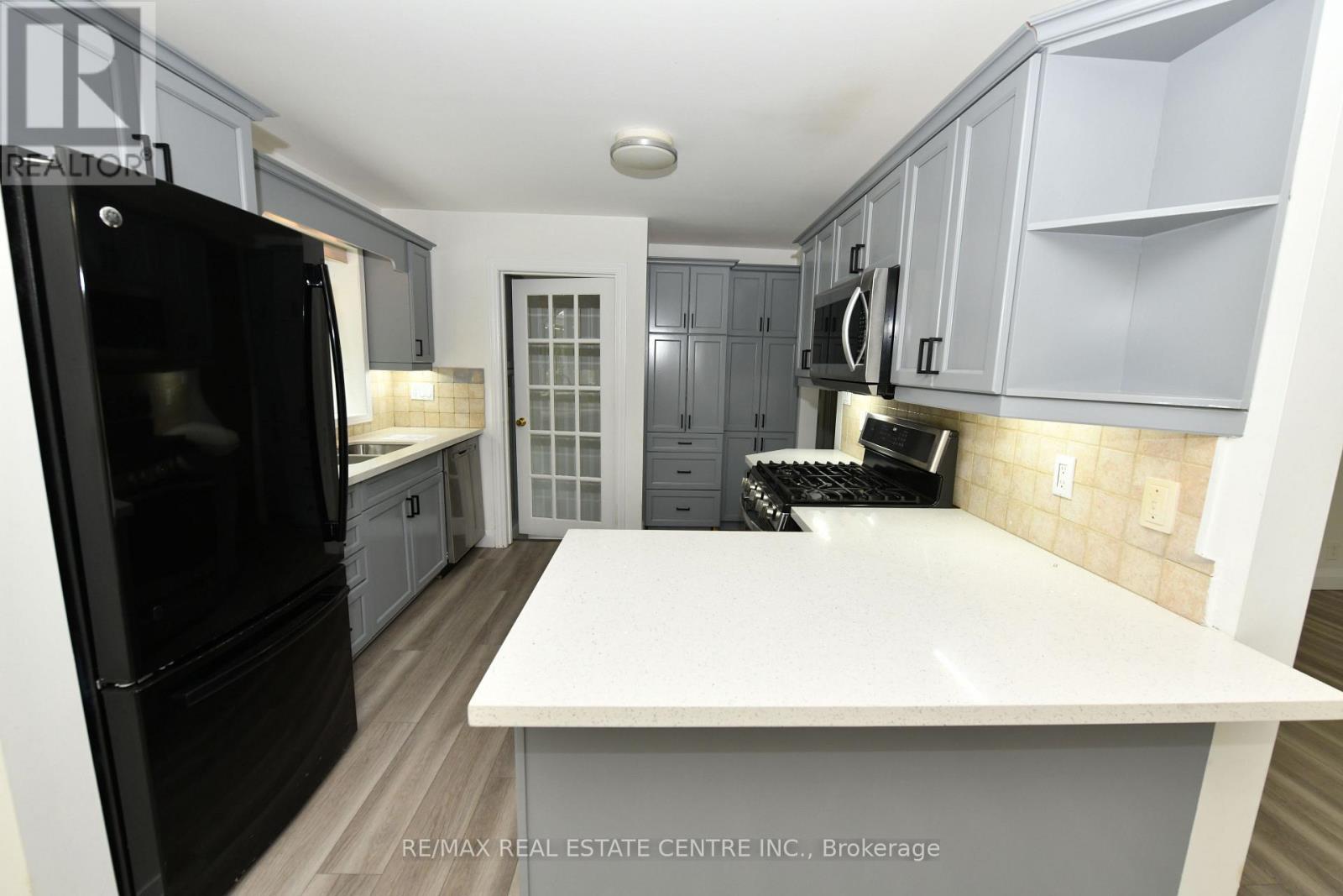 15 MILLER DRIVE - 11