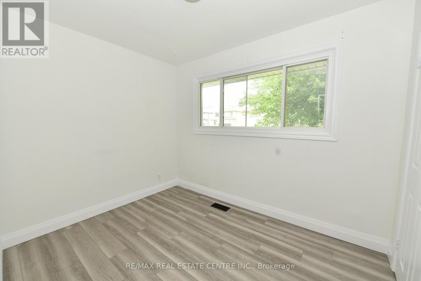15 MILLER DRIVE - 9