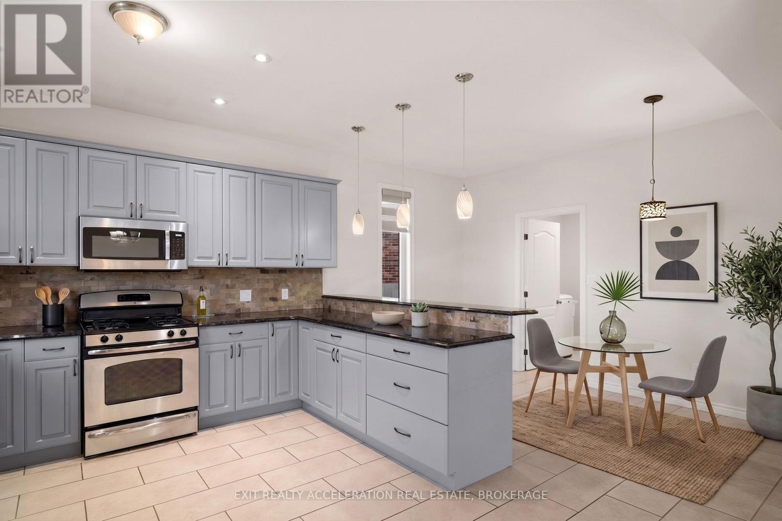 14 ASHWOOD CRESCENT - 16