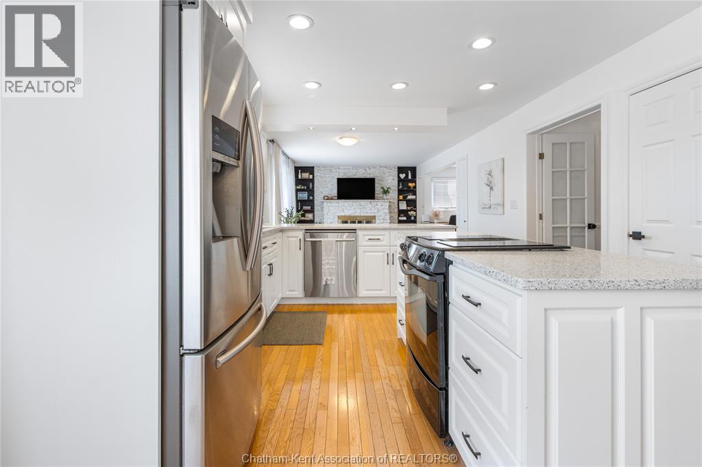 76 PAMELA CRESCENT - 12