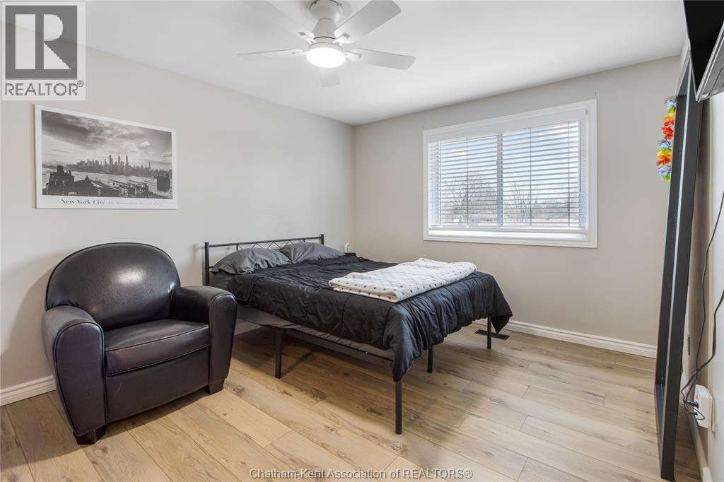 76 PAMELA CRESCENT - 21