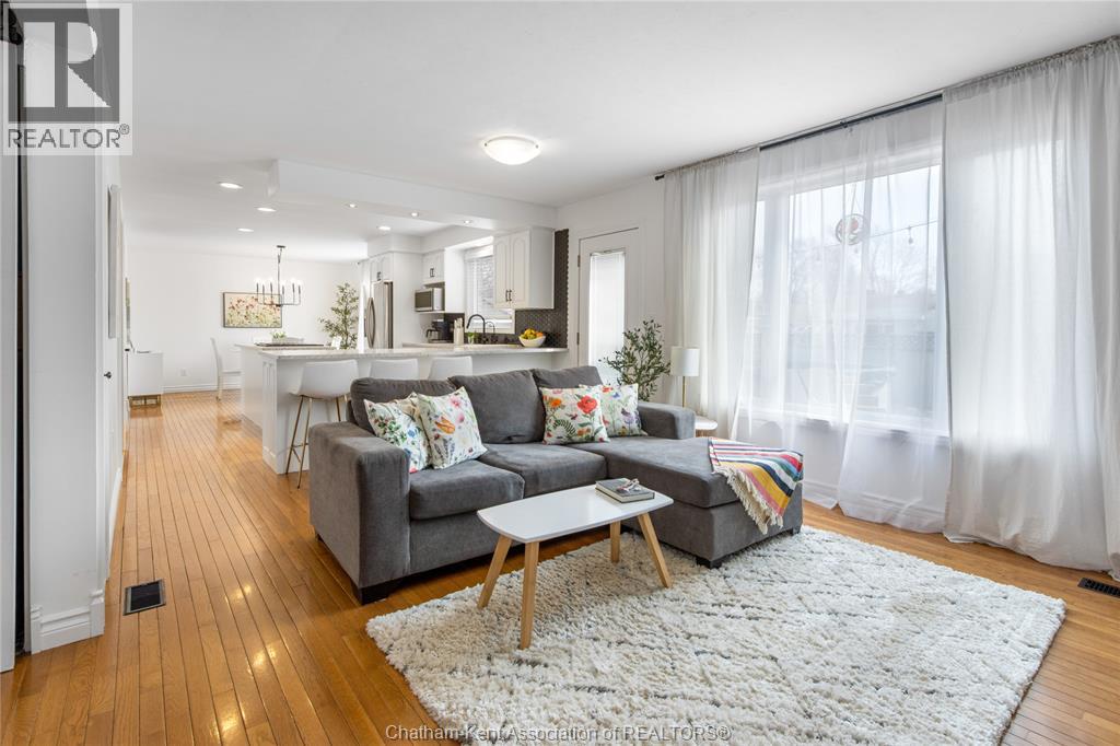 76 PAMELA CRESCENT - 16
