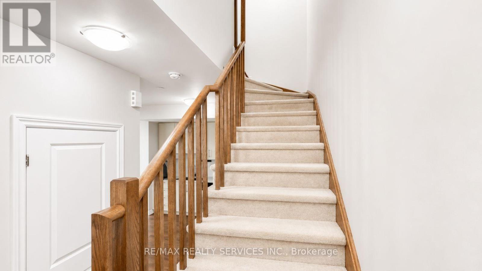 #4 2205 LILLYKIN STREET - 12