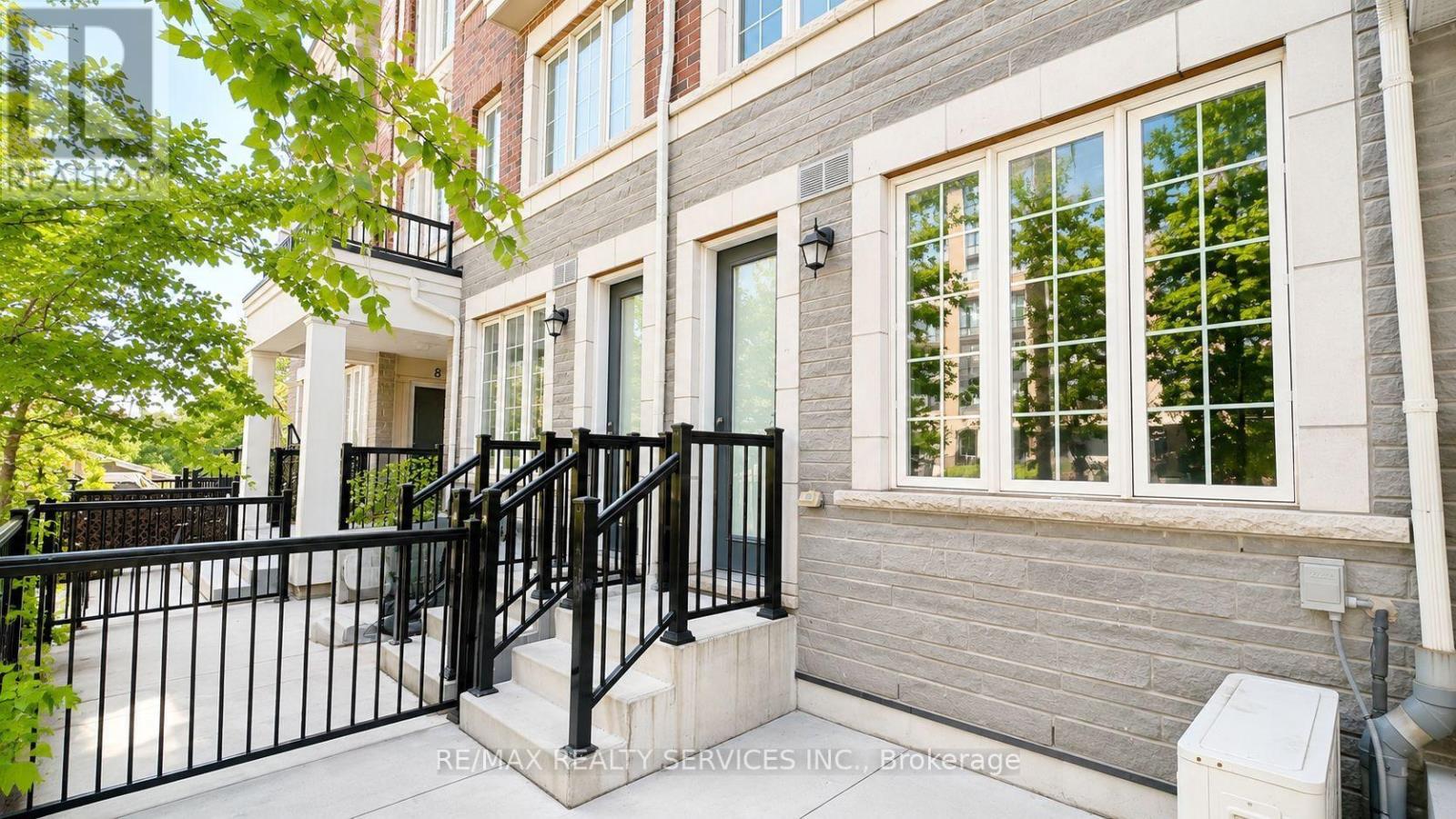#4 2205 LILLYKIN STREET - 23