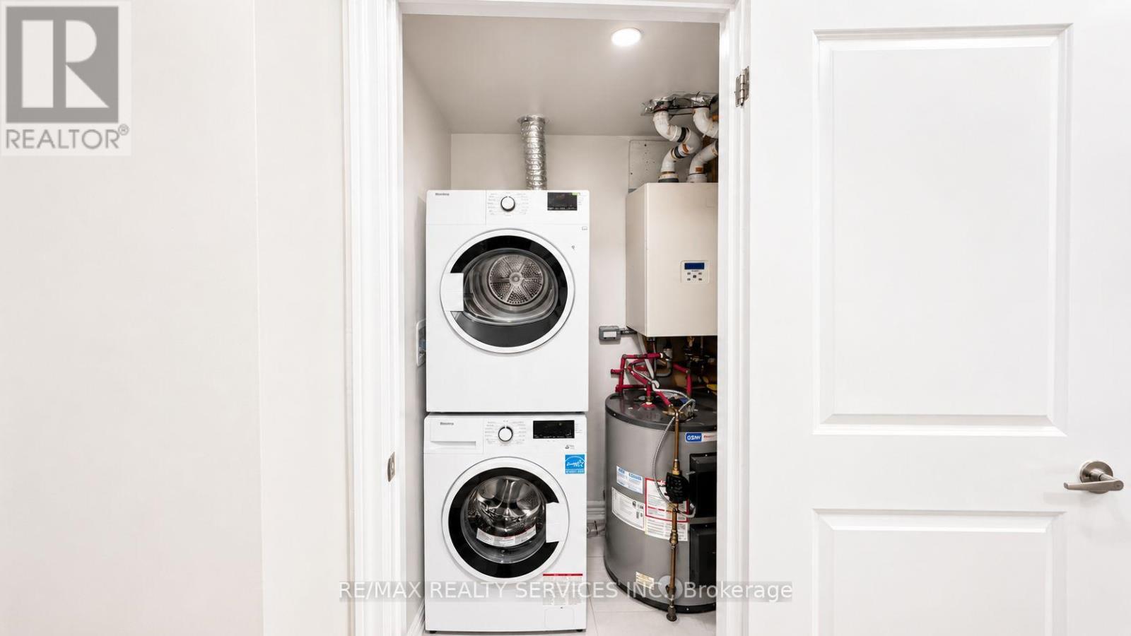 #4 2205 LILLYKIN STREET - 21