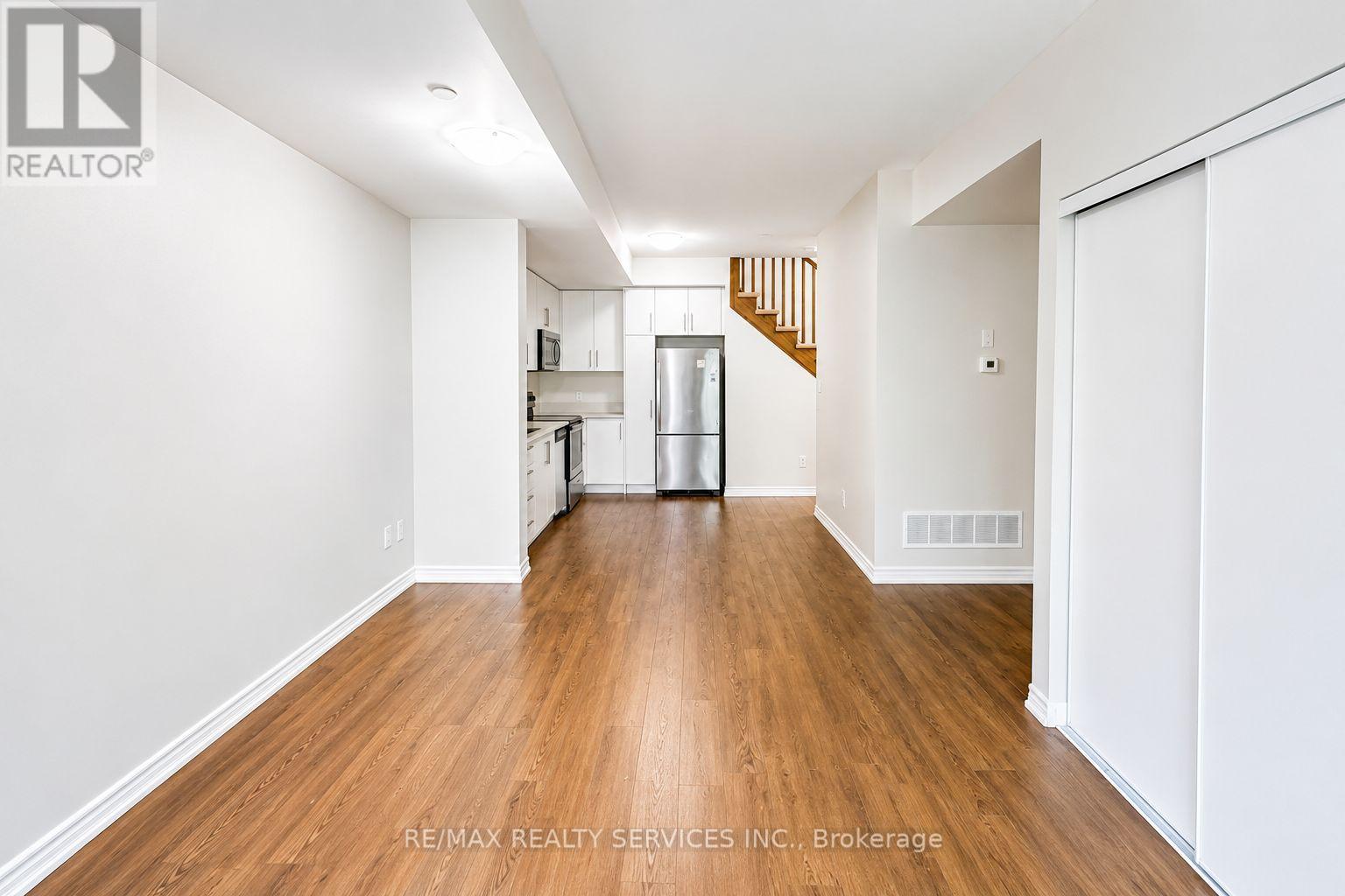 #4 2205 LILLYKIN STREET - 6