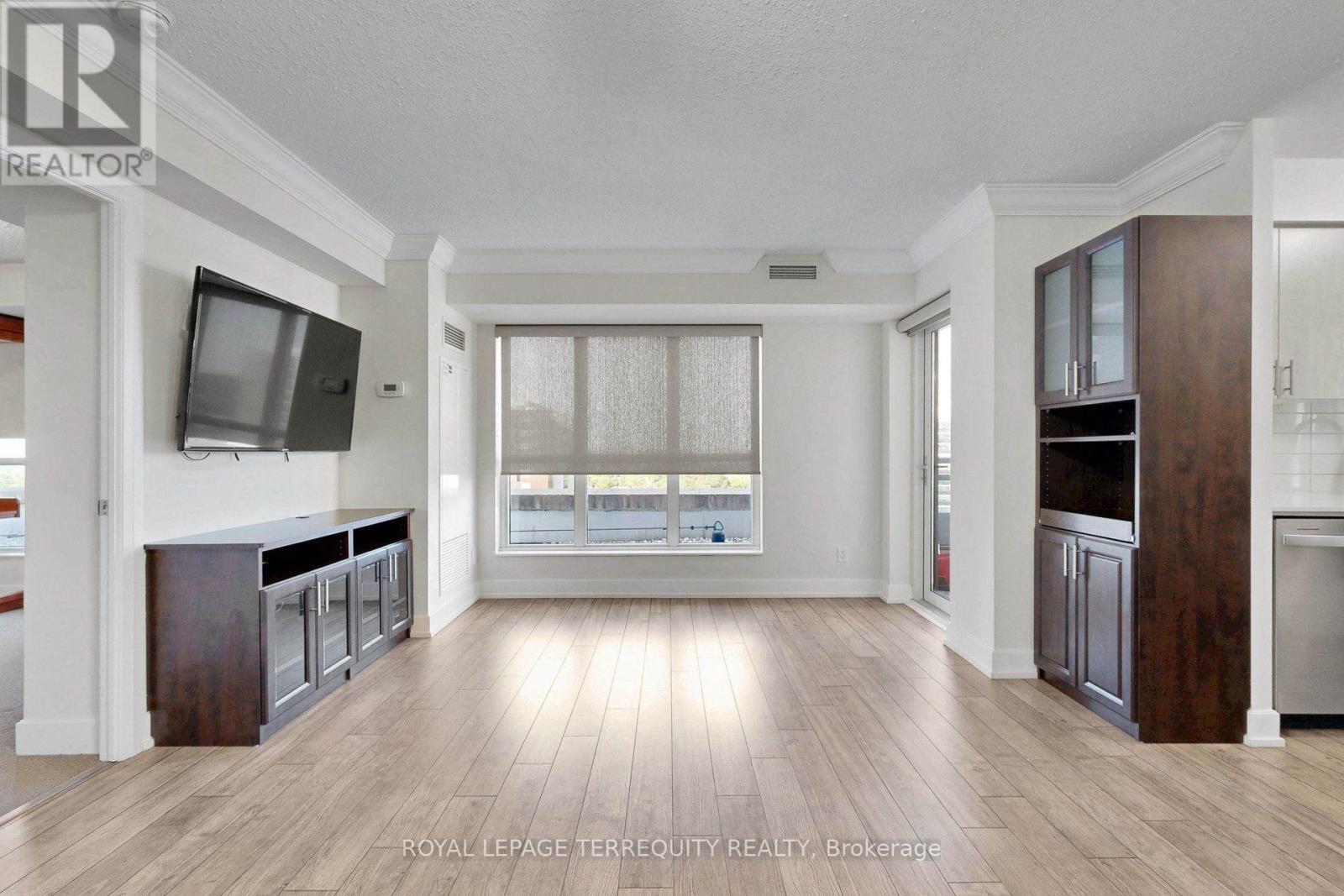#1322 2 EVA ROAD - Image 6