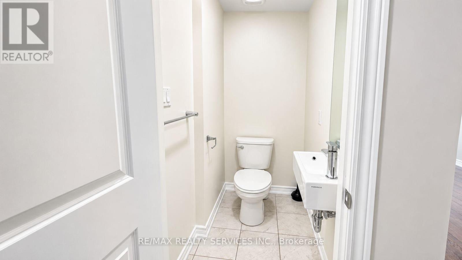 #4 2205 LILLYKIN STREET - 11