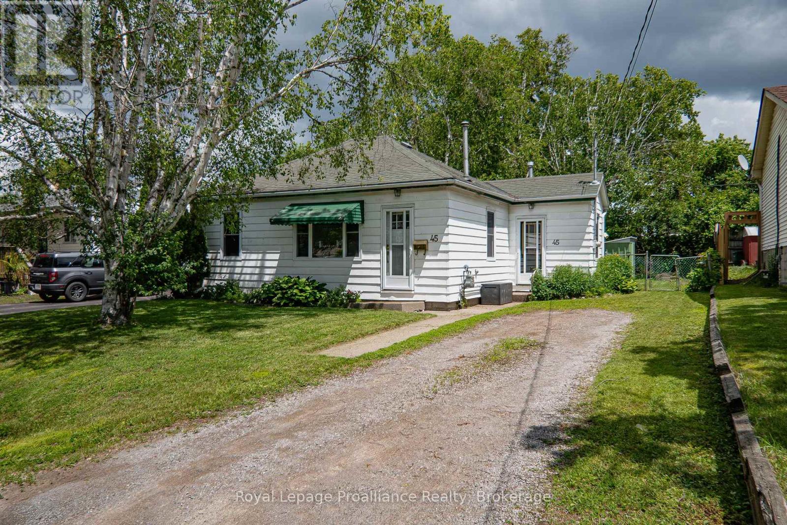 45 VALLEYVIEW CRESCENT - 1