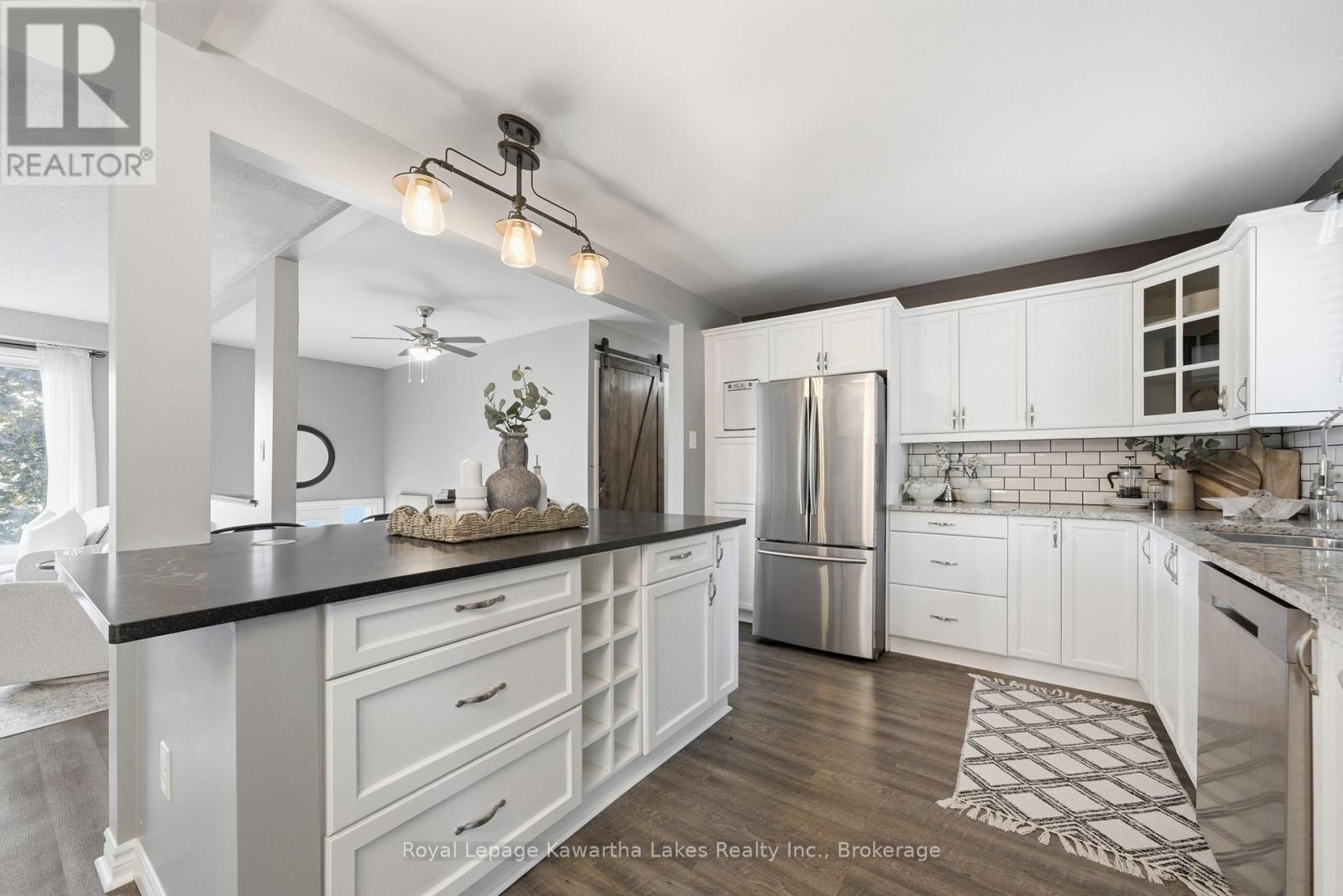 449 WILLIAM STREET N - 21