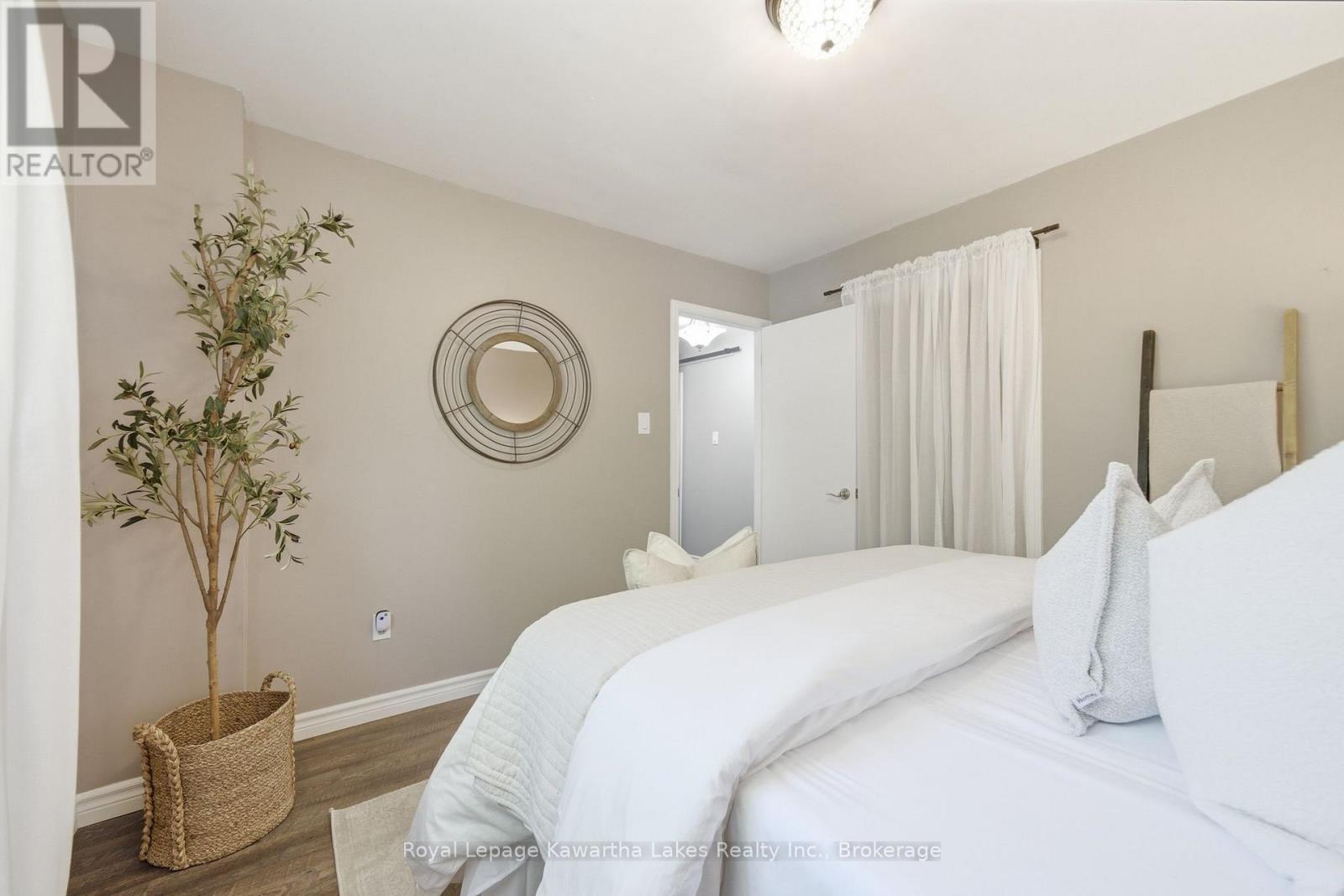 449 WILLIAM STREET N - 28