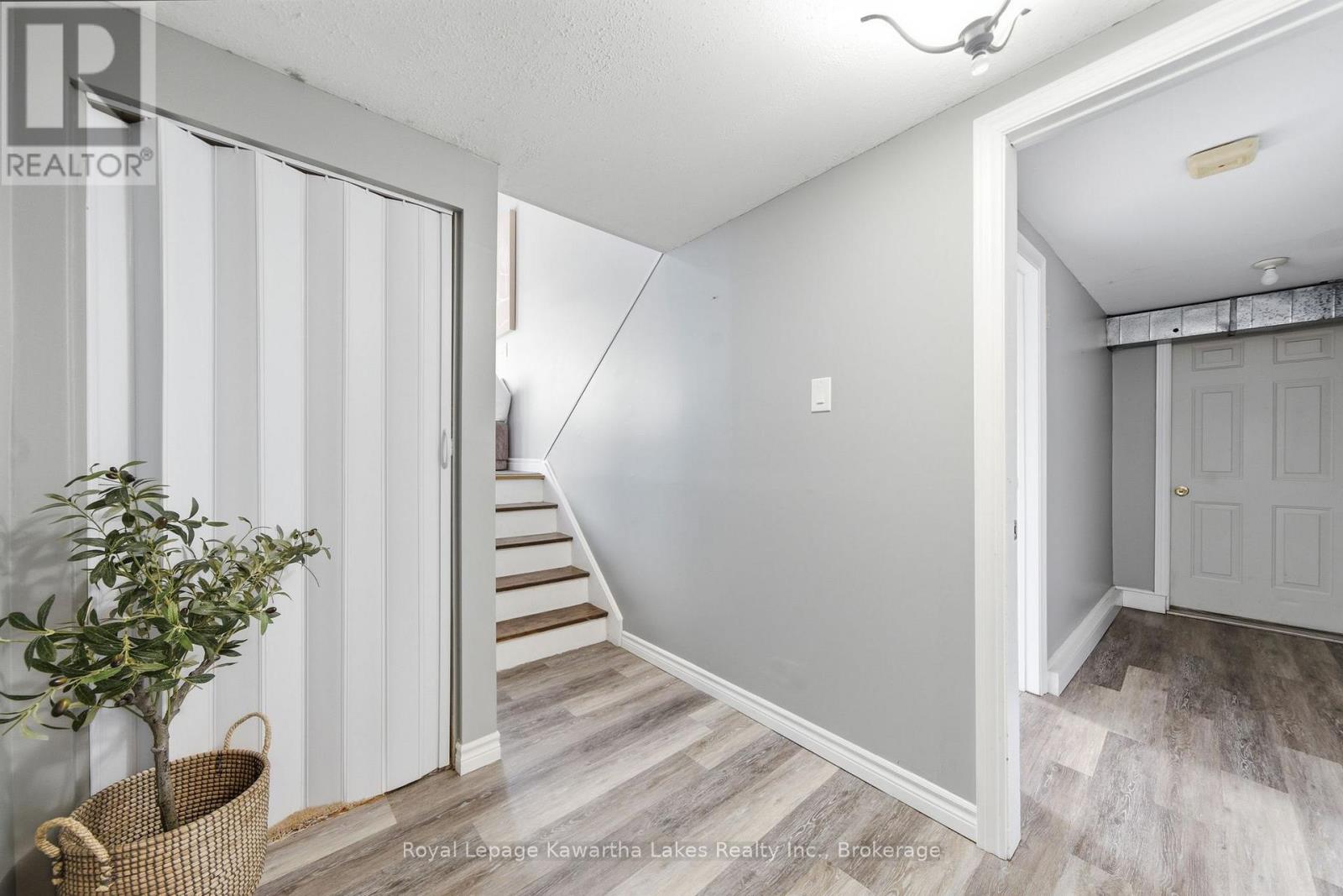 449 WILLIAM STREET N - 33
