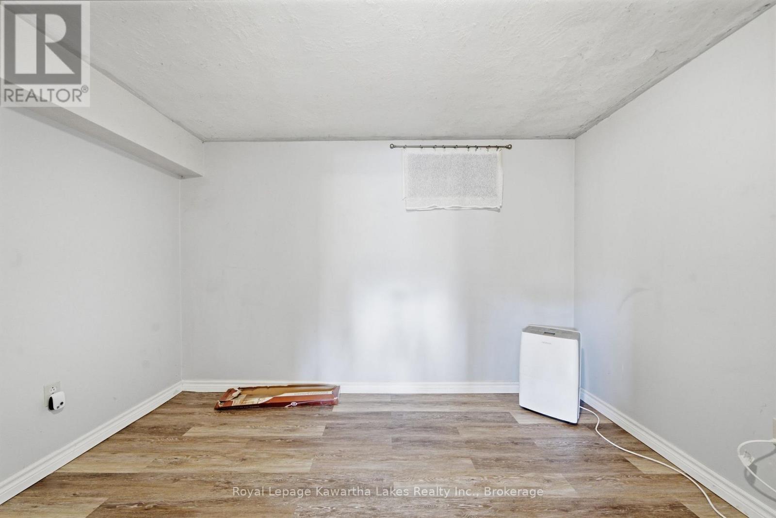 449 WILLIAM STREET N - 37
