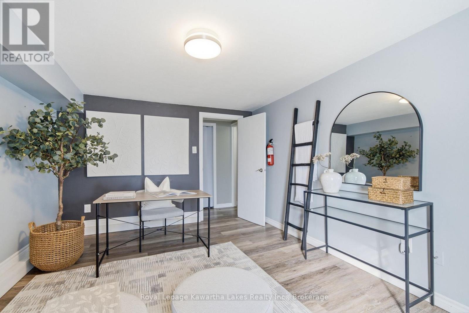 449 WILLIAM STREET N - 38