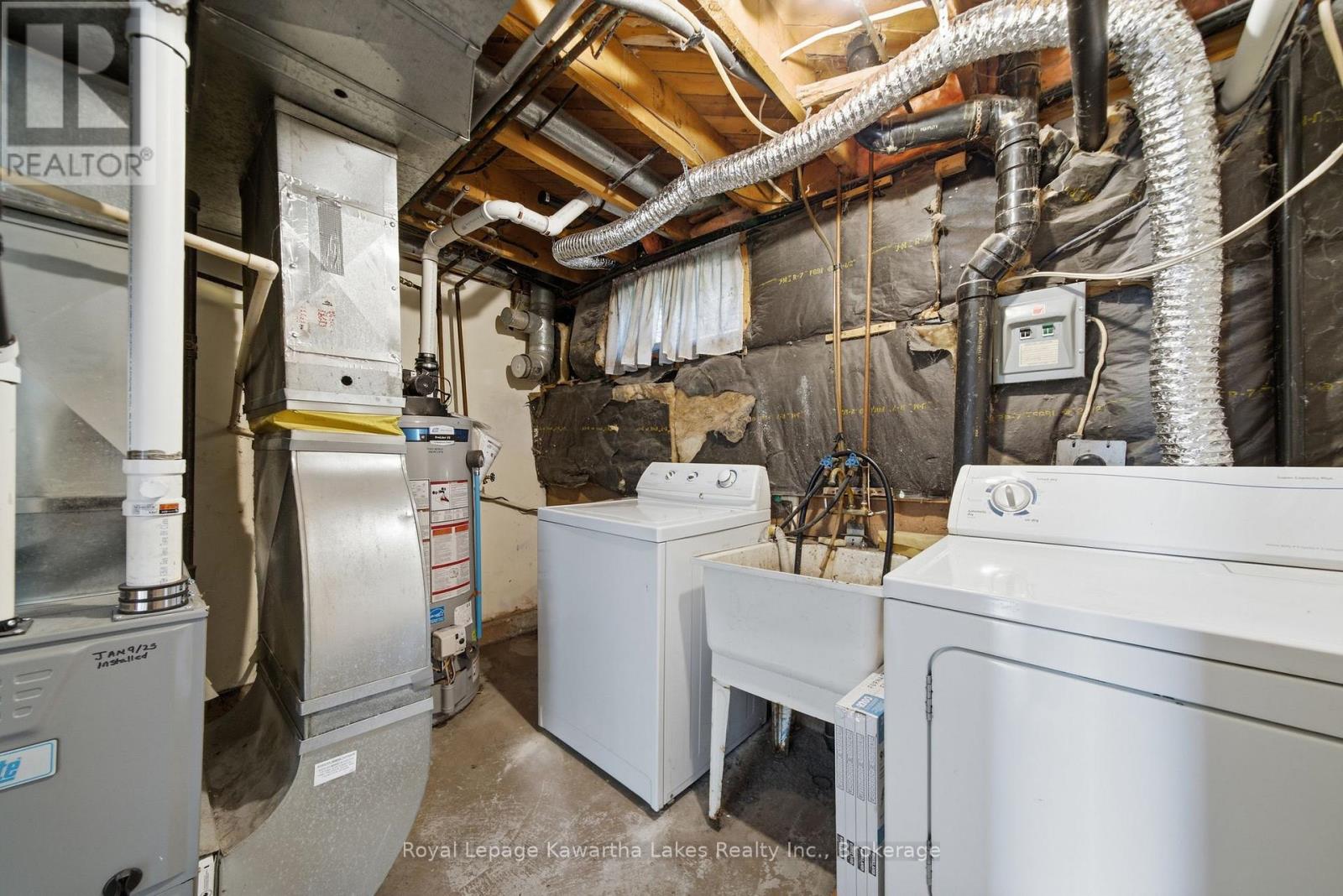 449 WILLIAM STREET N - 44
