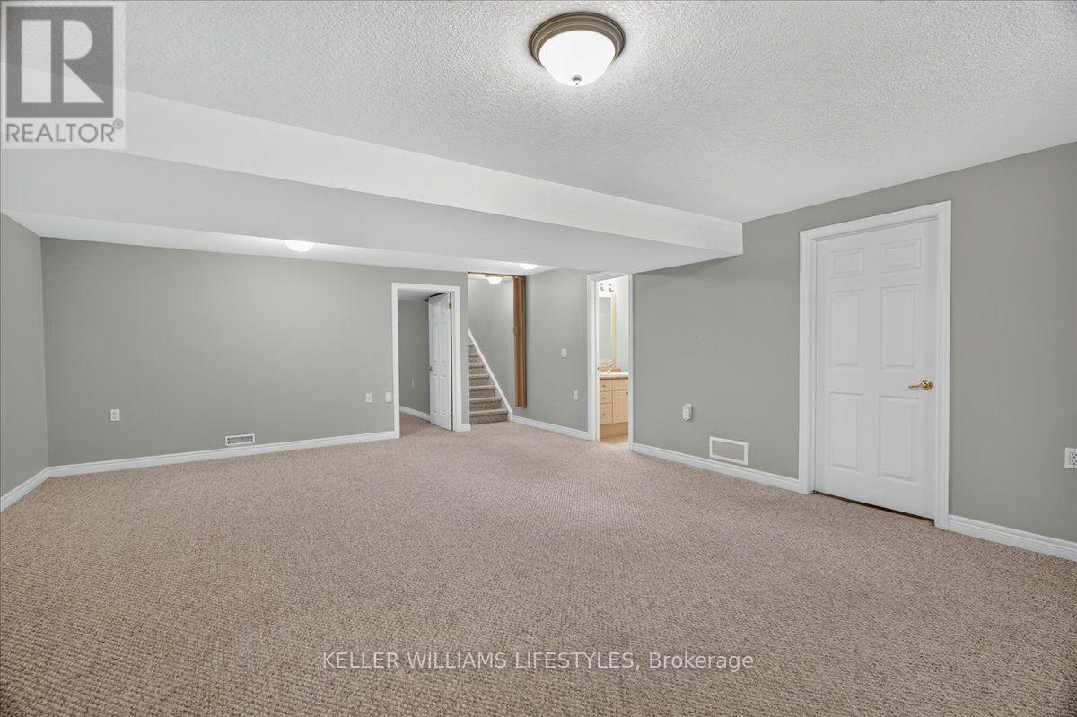 #20 1574 RICHMOND STREET - 32