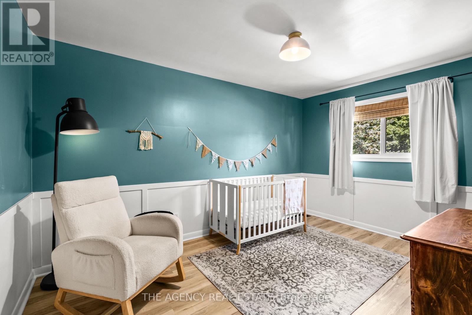 86 HAWKESBURY AVENUE - 14
