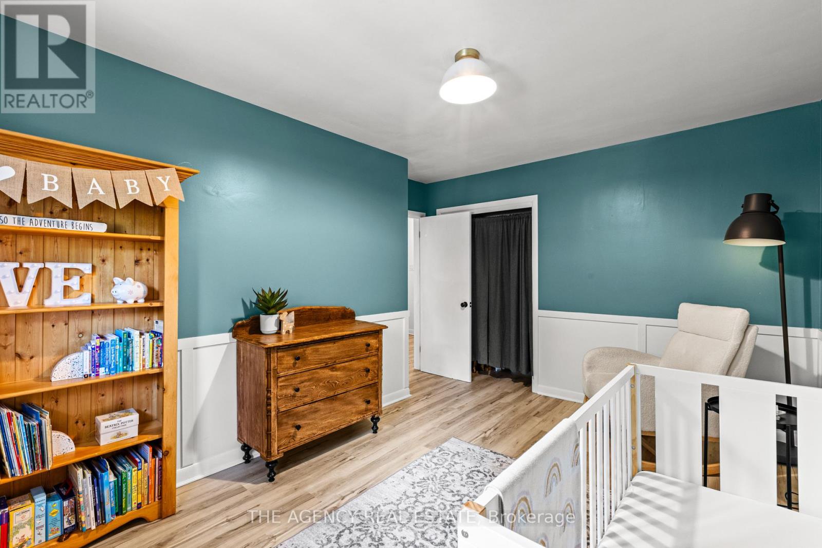 86 HAWKESBURY AVENUE - 15