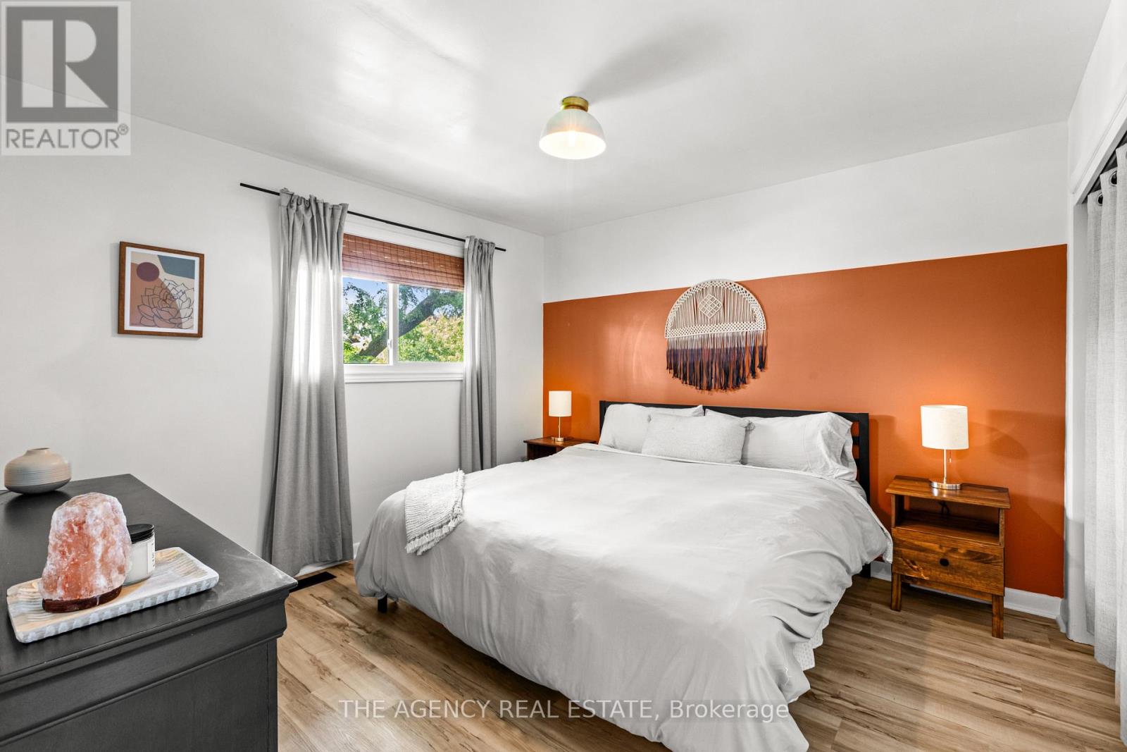 86 HAWKESBURY AVENUE - 16