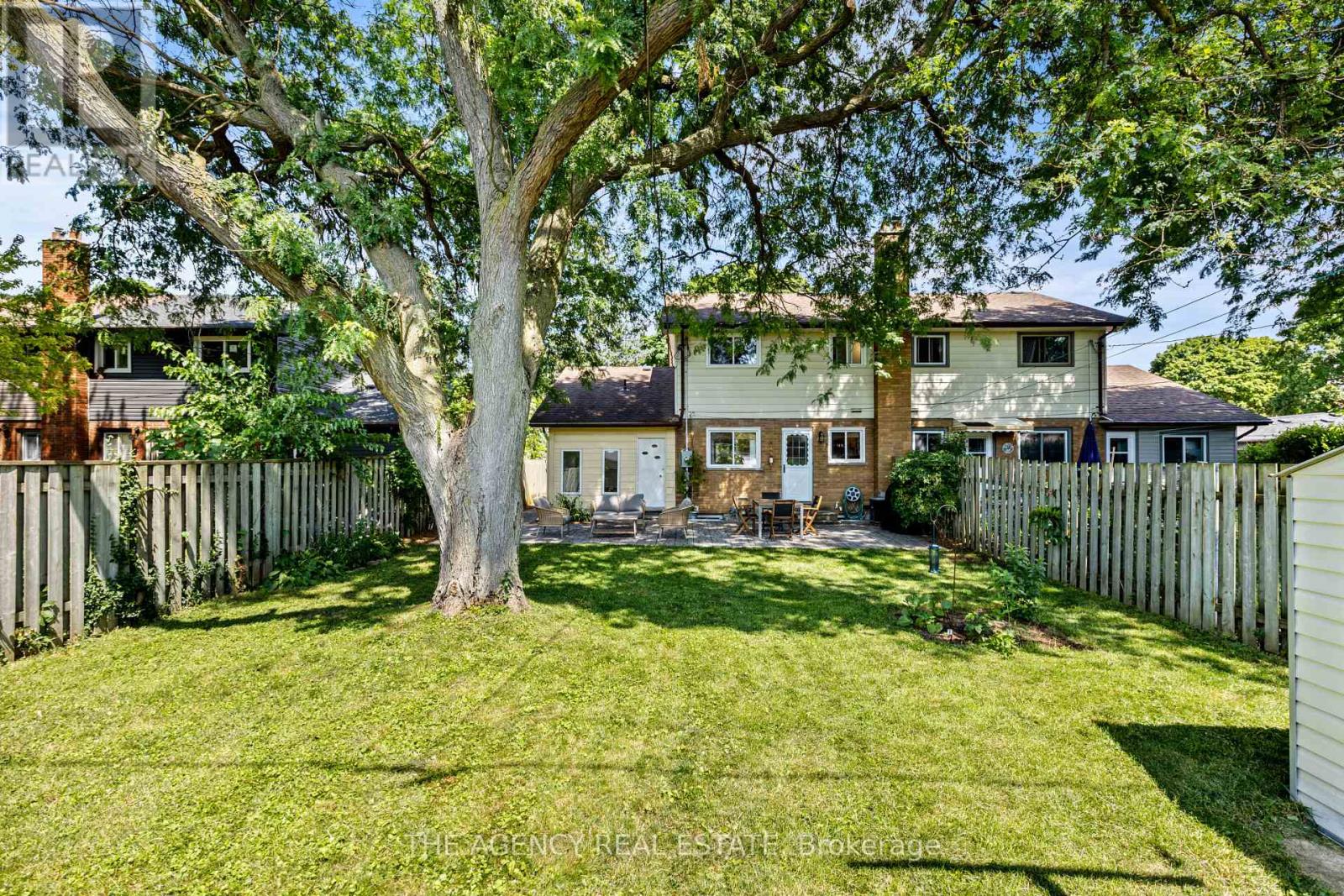 86 HAWKESBURY AVENUE - 21