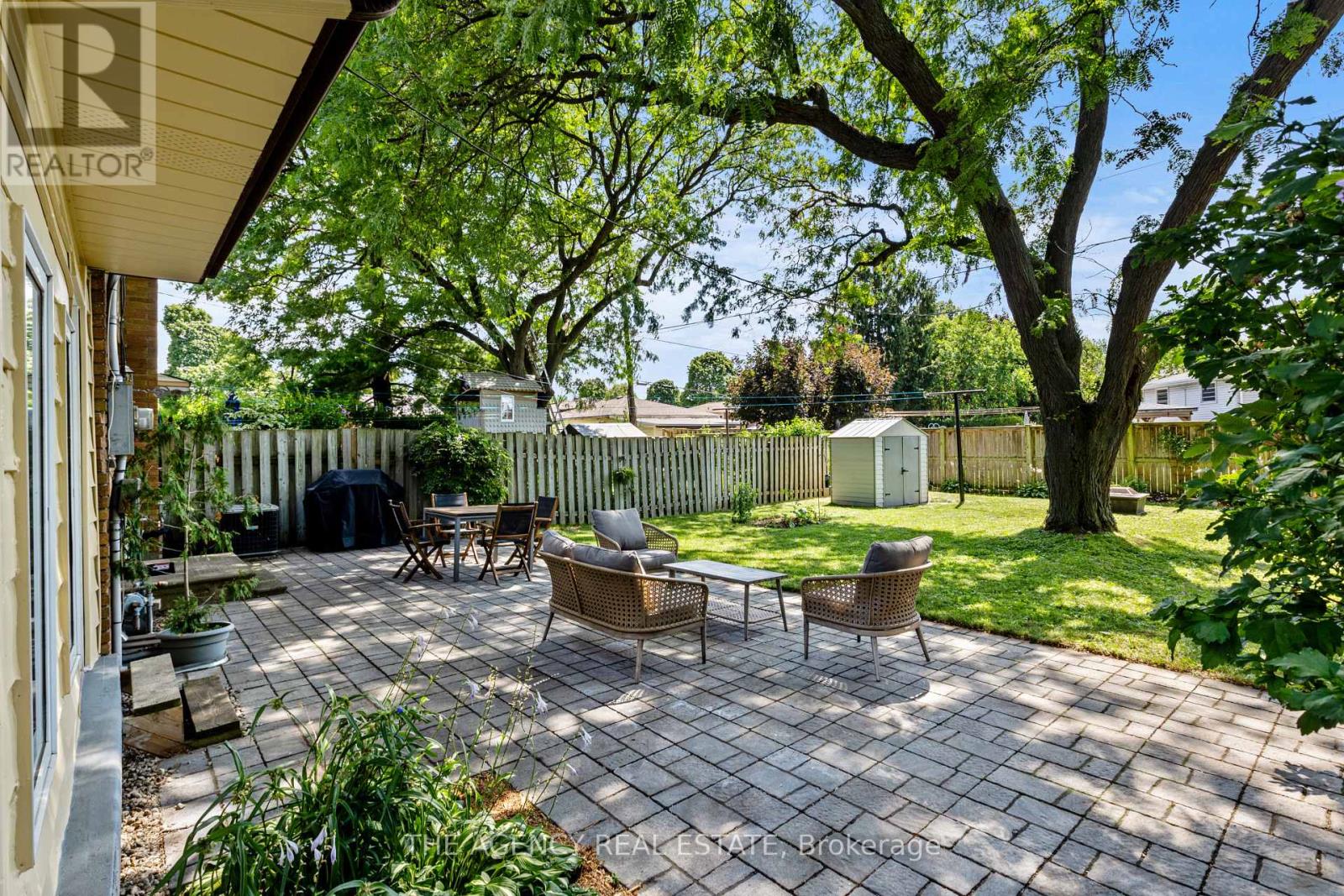 86 HAWKESBURY AVENUE - 22