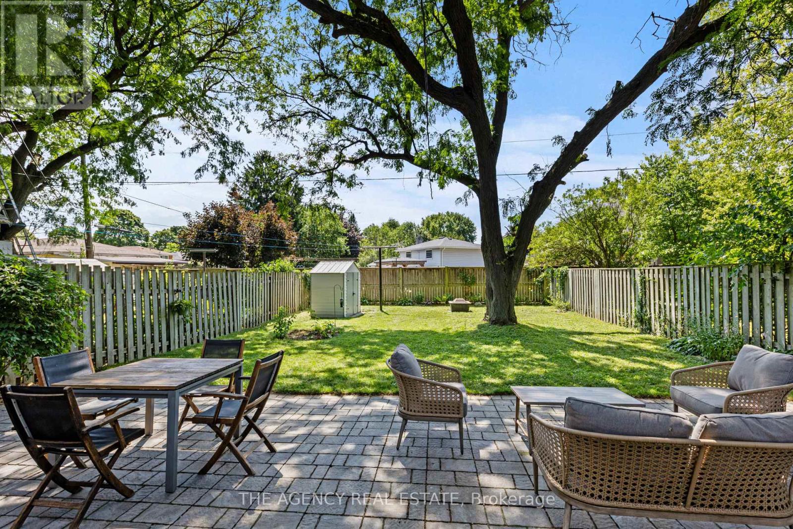 86 HAWKESBURY AVENUE - 23
